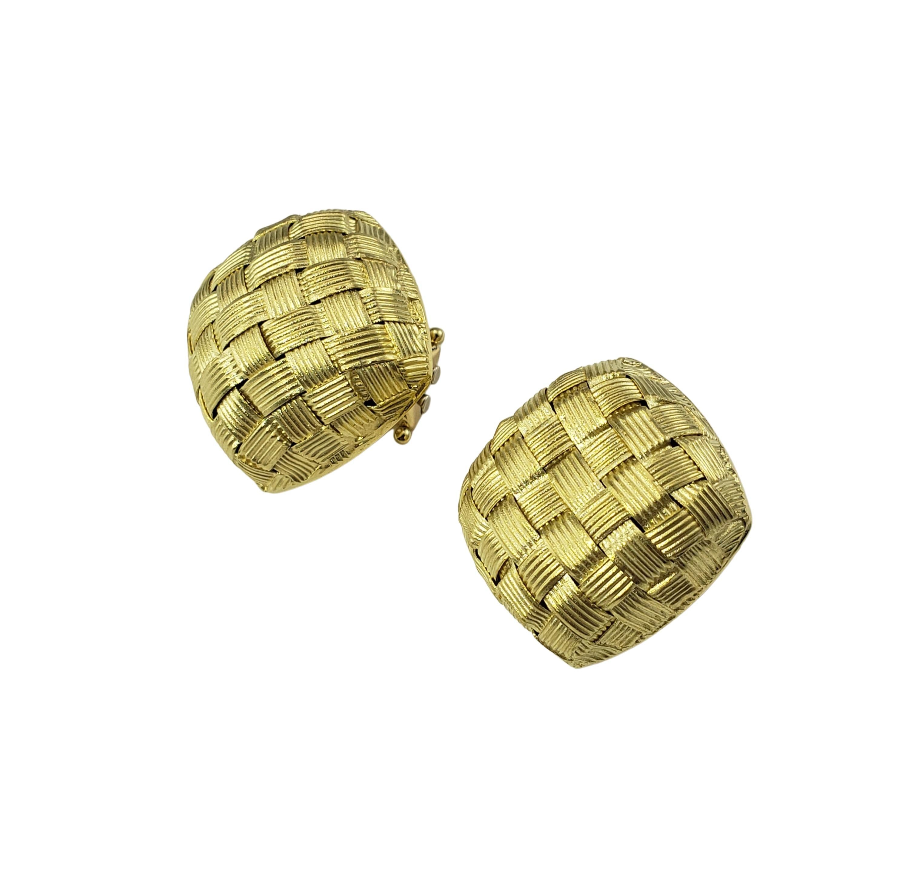 Roberto Coin 18 Karat Yellow Gold Basket Weave Clip On Earrings-

These elegant Robert Coin clip on earrings features a basket weave design crafted in beautifully detailed 18K yellow gold.

Size:  17 mm x 17 mm

Weight:  7 dwt. /  10.9