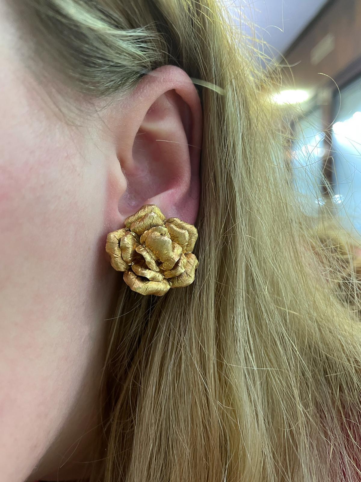 Vintage 18 Karat Gelbgold Rose Clip-Ohrringe, um 1970 im Zustand „Gut“ in London, GB