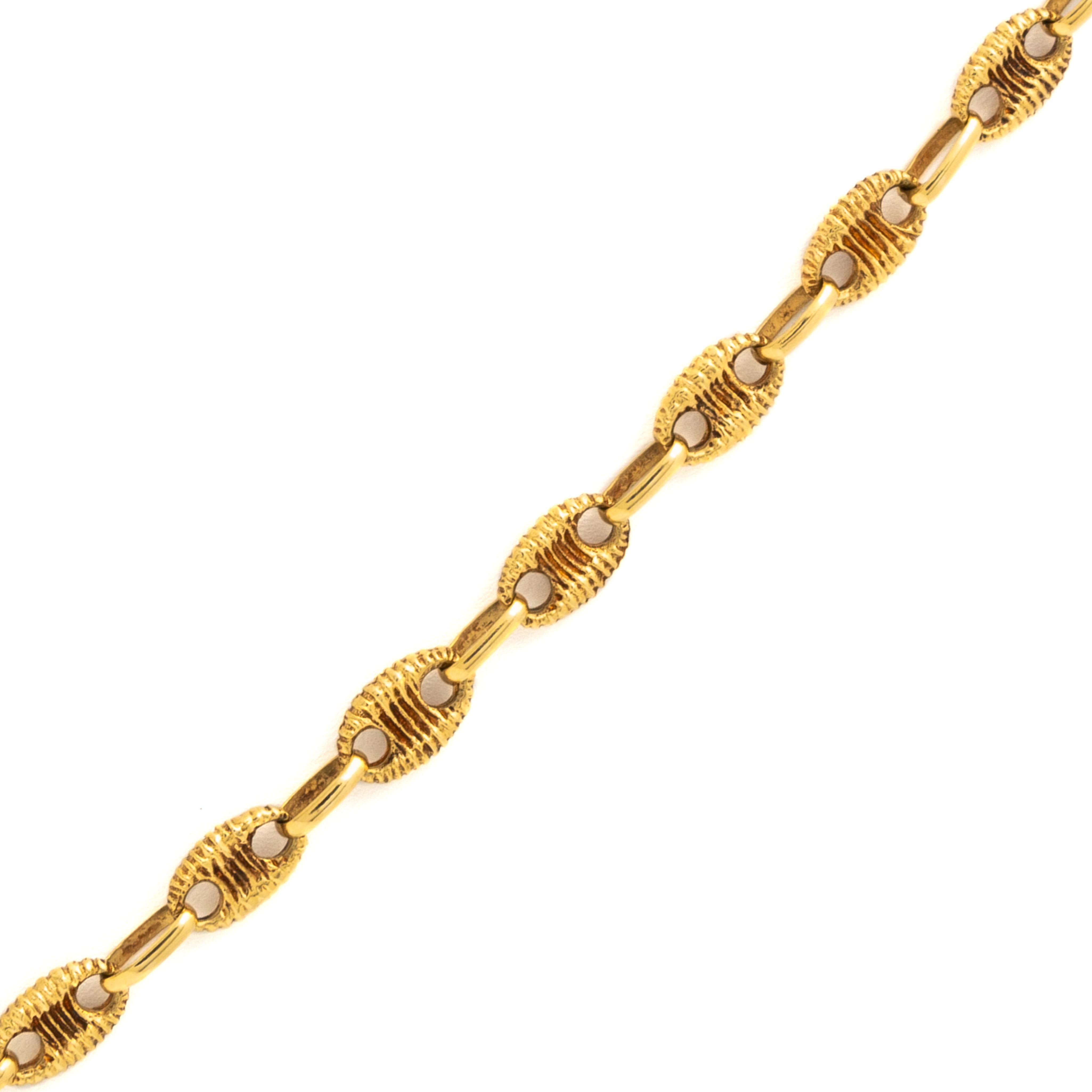 Modern Vintage 18 Karat Yellow Gold Textured Marine Link Chain c.1970s