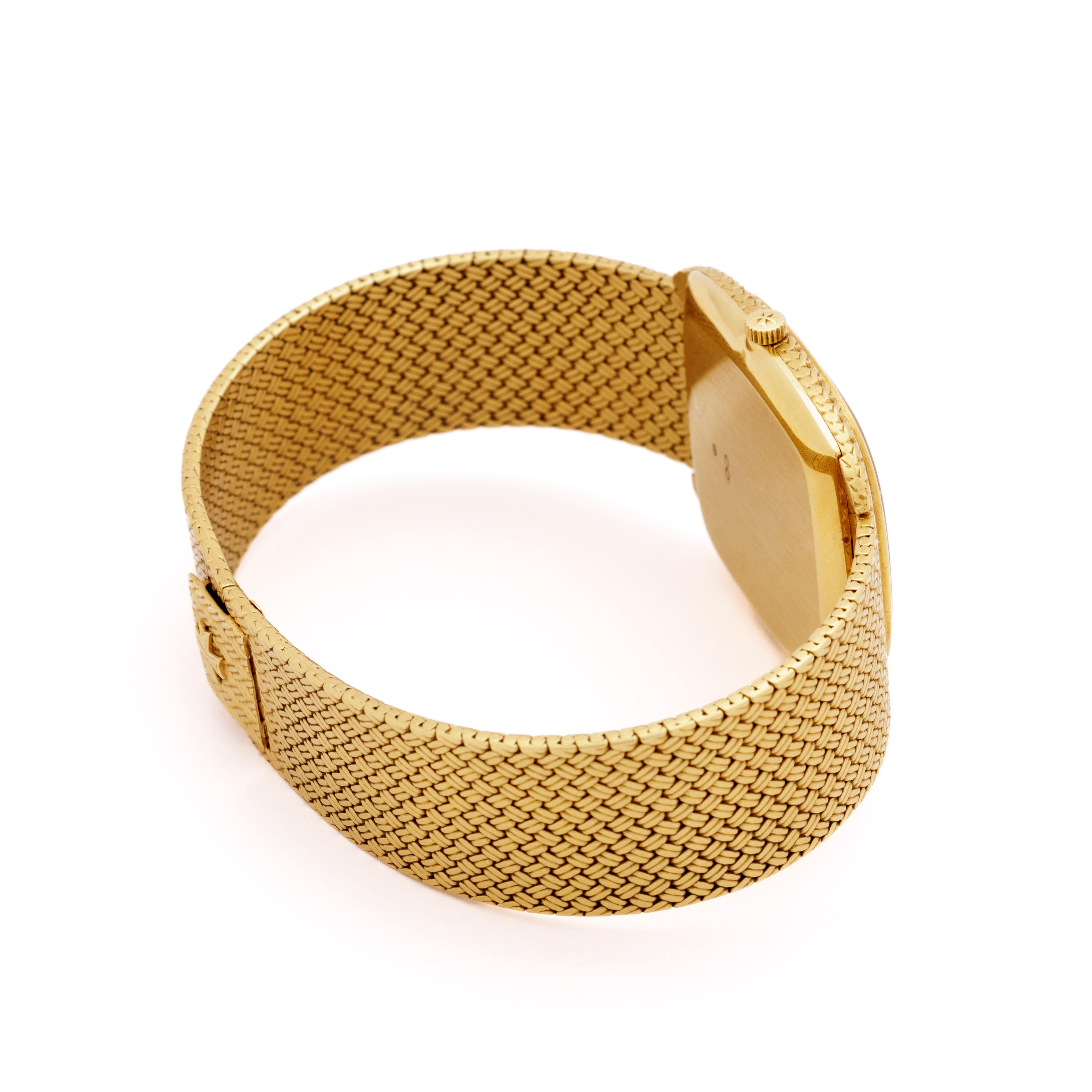 Vintage 18 Karat Yellow Gold Vacheron Constantin Model 2045 Ultra Thin B & P In Excellent Condition In New York, NY