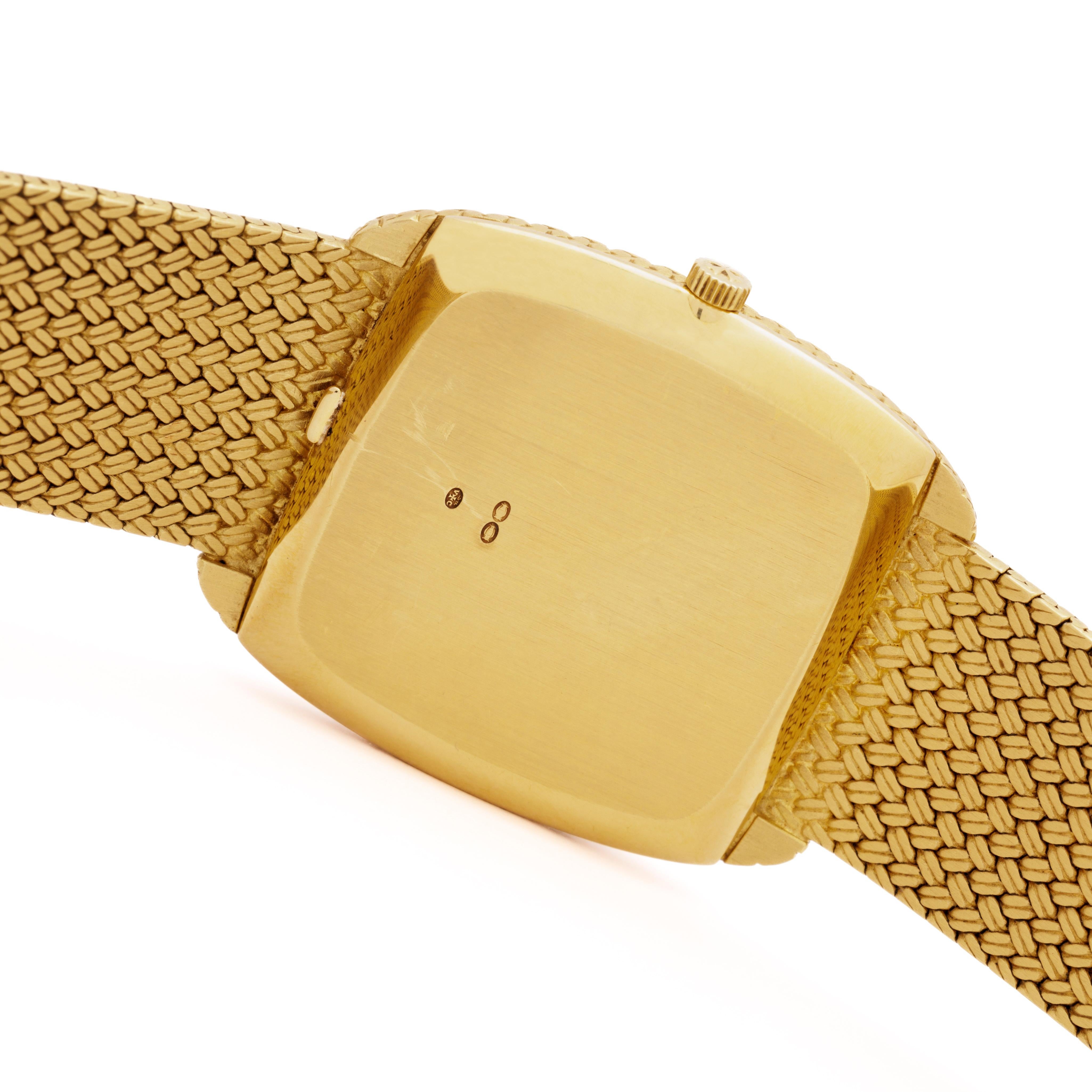 Vintage 18 Karat Yellow Gold Vacheron Constantin Model 2045 Ultra Thin For Sale 1