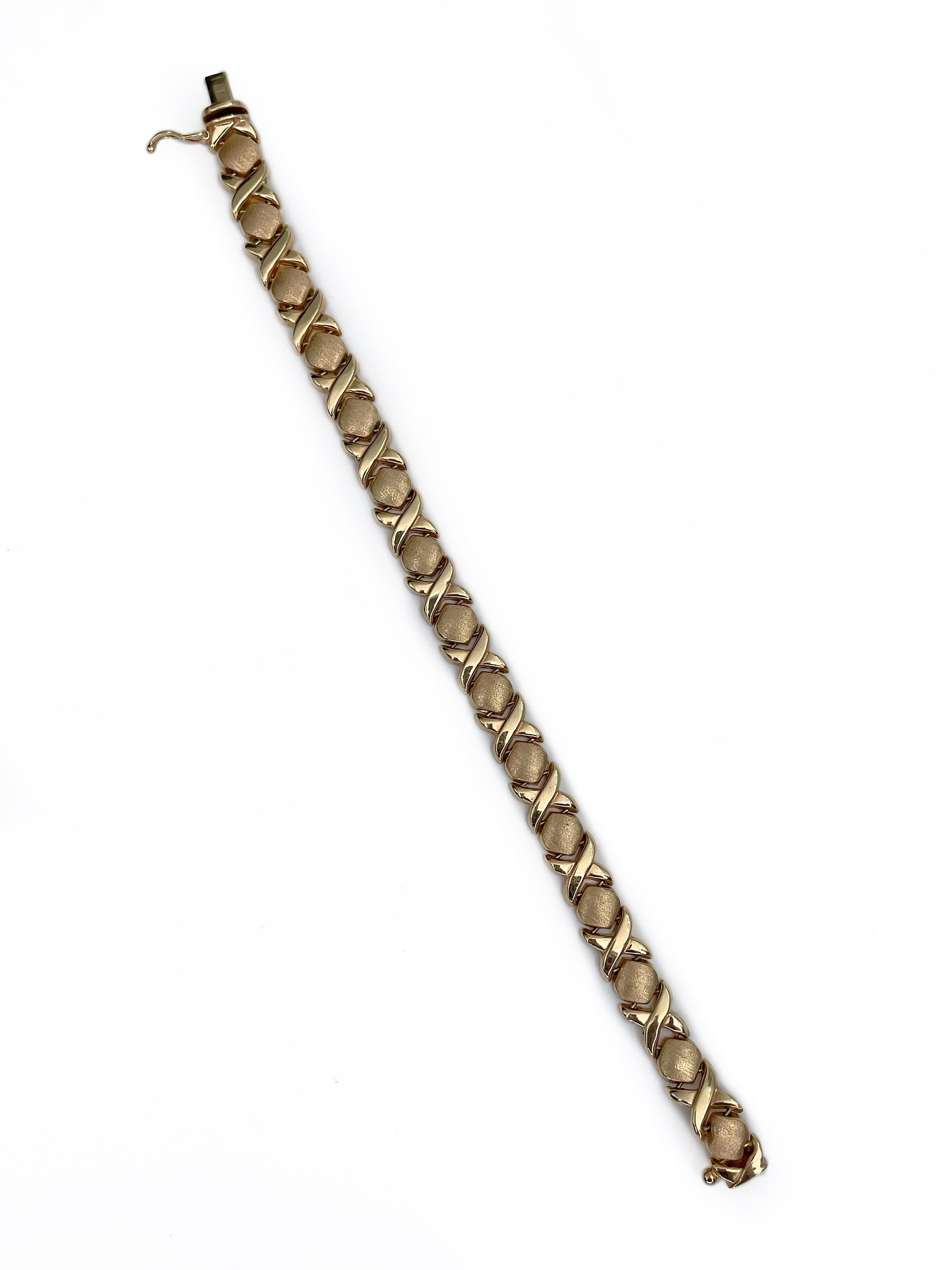 Vintage 18 Karat Yellow Gold Xoxo Chain Link Bracelet In Good Condition In Vilnius, LT
