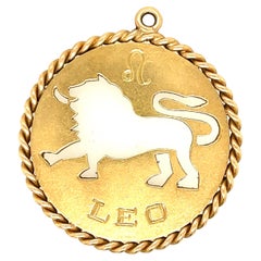 Vintage 18 Karat Yellow Gold Zodiac Leo Charm Pendant