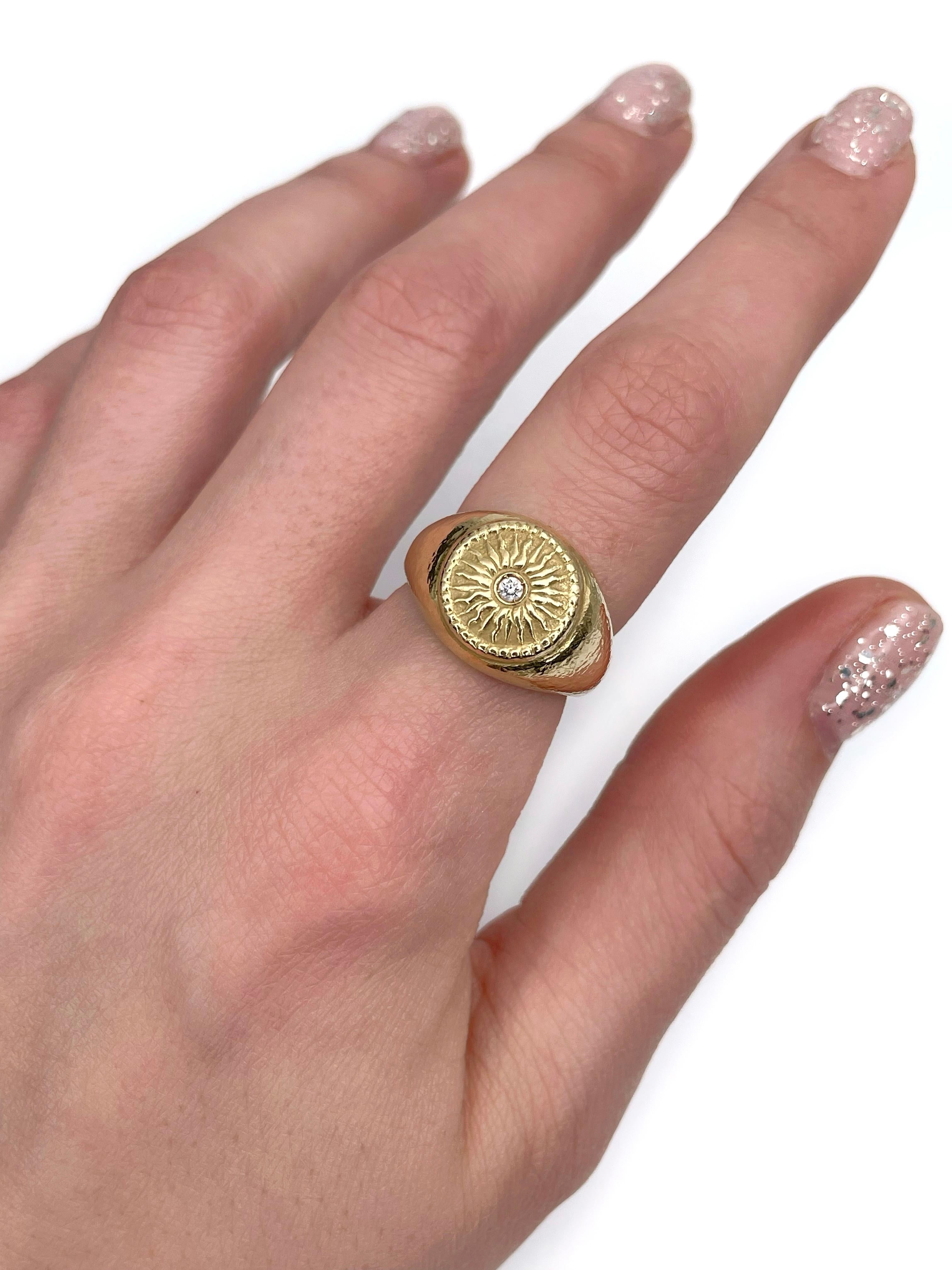 This is a vintage sun motif signet ring crafted in 18K yellow gold. The piece features brilliant cut diamond in the centre (0.03ct, RW+/RW, SI). The surface is patterned. 

Circa 1980

Weight: 9.68g
Size: 16.75 (US6.25)

IMPORTANT: please ask about