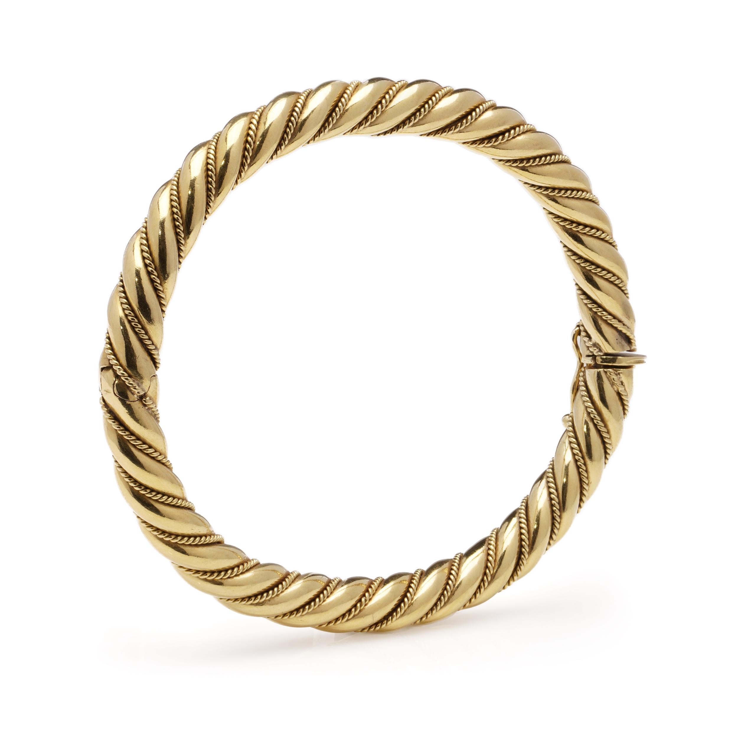 Women's Vintage 18 kt. gold hinged bracelet with spiral twist design  For Sale