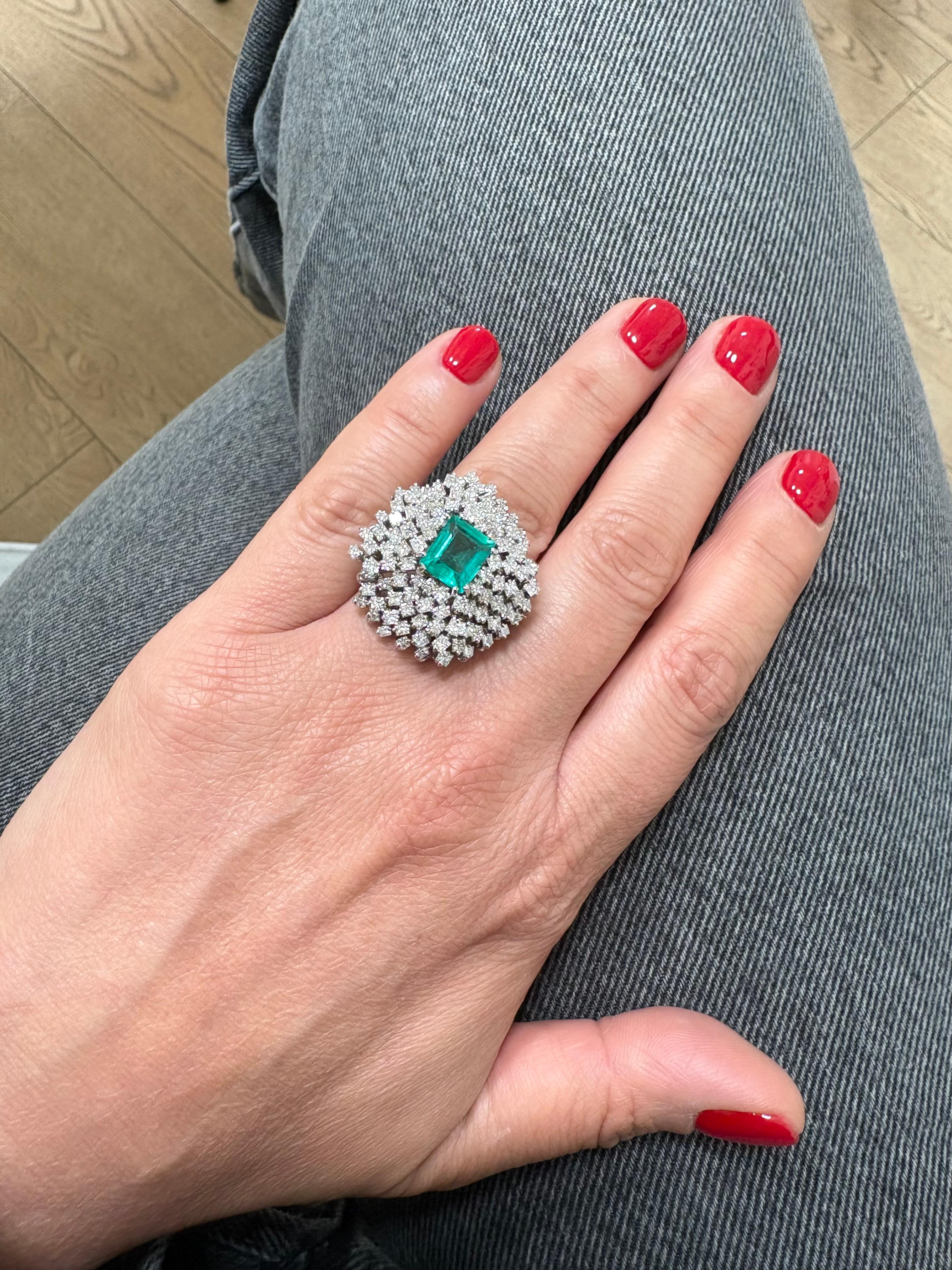 Vintage 18 Kt. Anillo Cóctel Esmeralda Diamantes Oro Blanco en venta 4