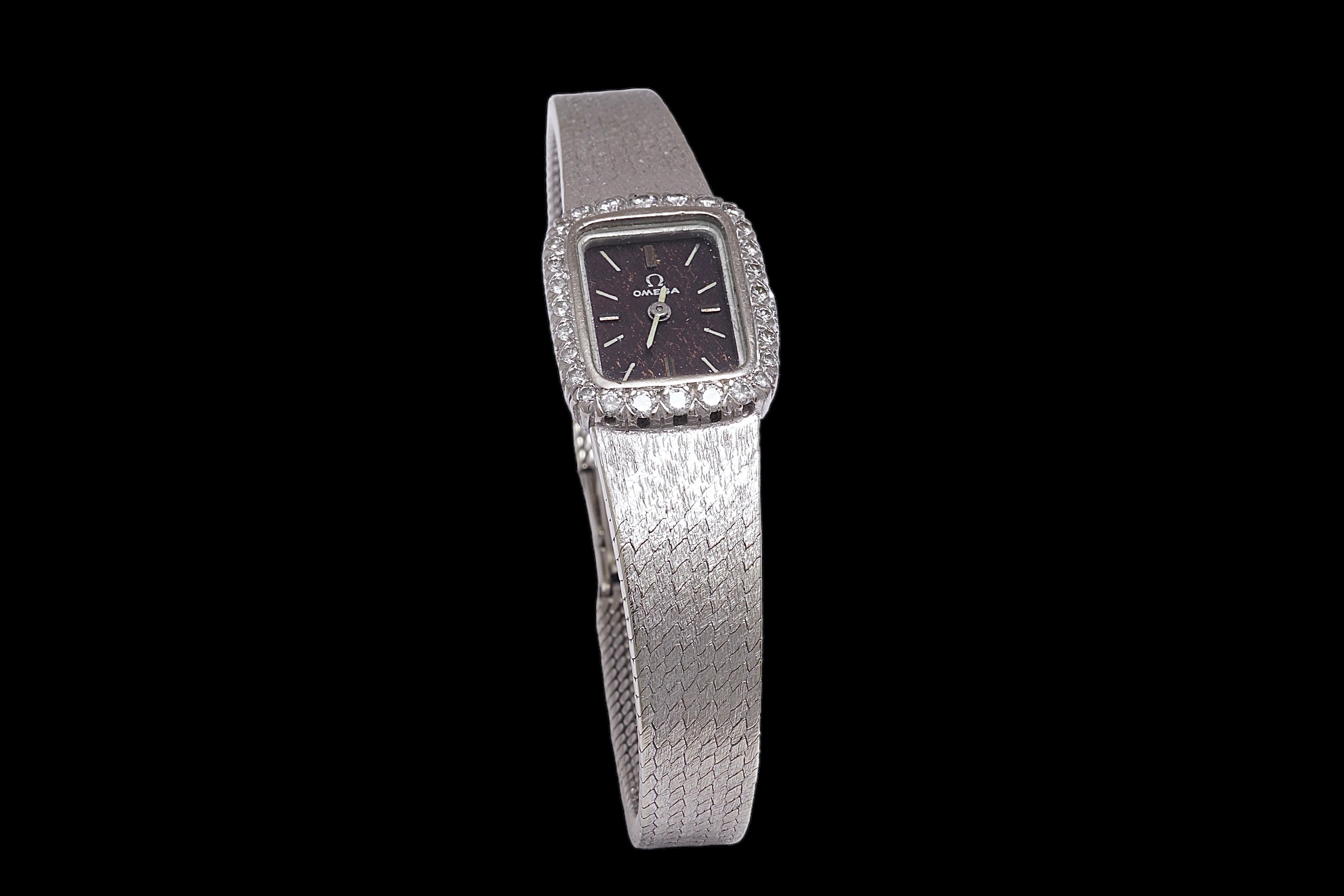 Vintage 18 kt. Whiting Gold Omega With Diamond Ladies Dress Cocktail Watch en vente 5