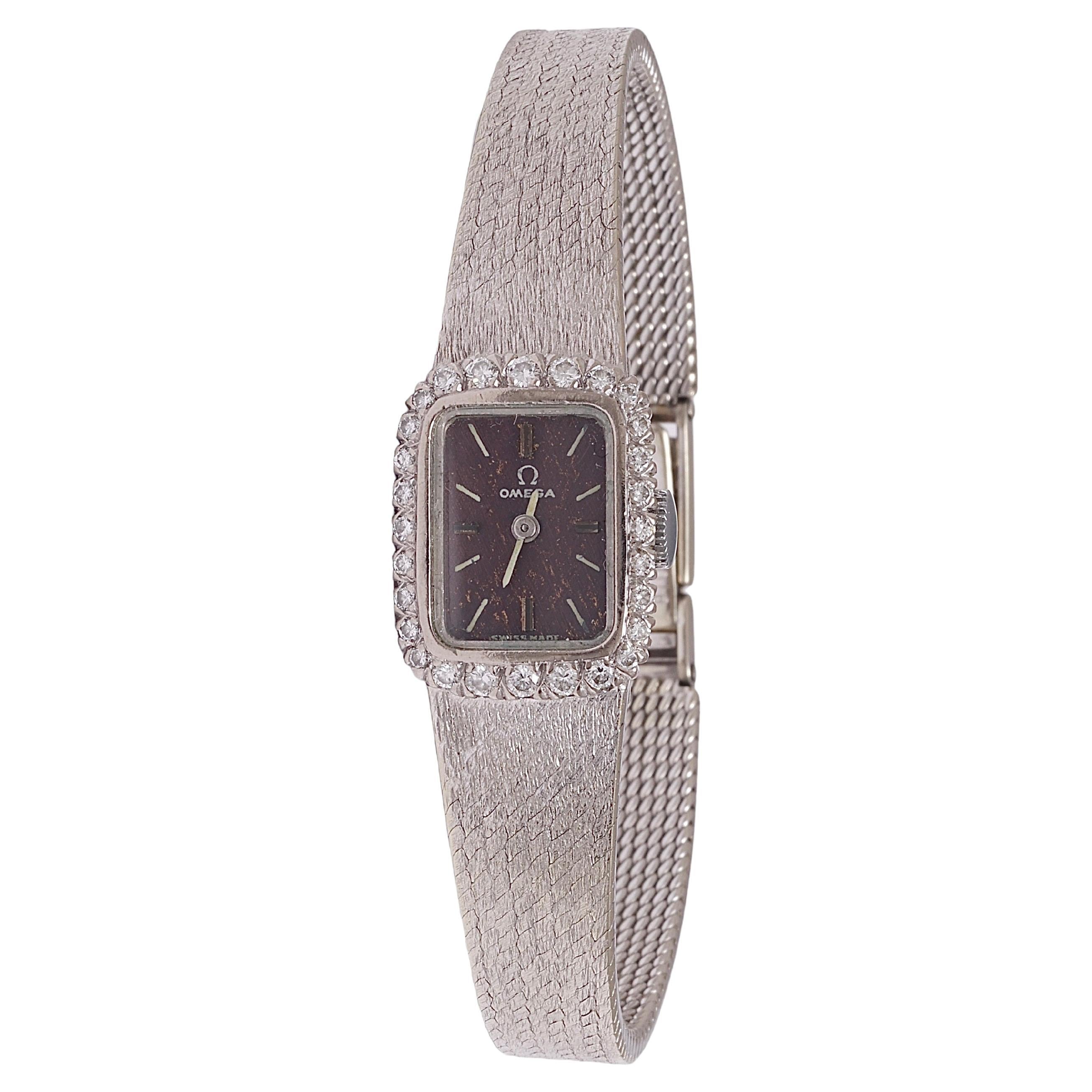 Vintage 18 kt. Whiting Gold Omega With Diamond Ladies Dress Cocktail Watch en vente