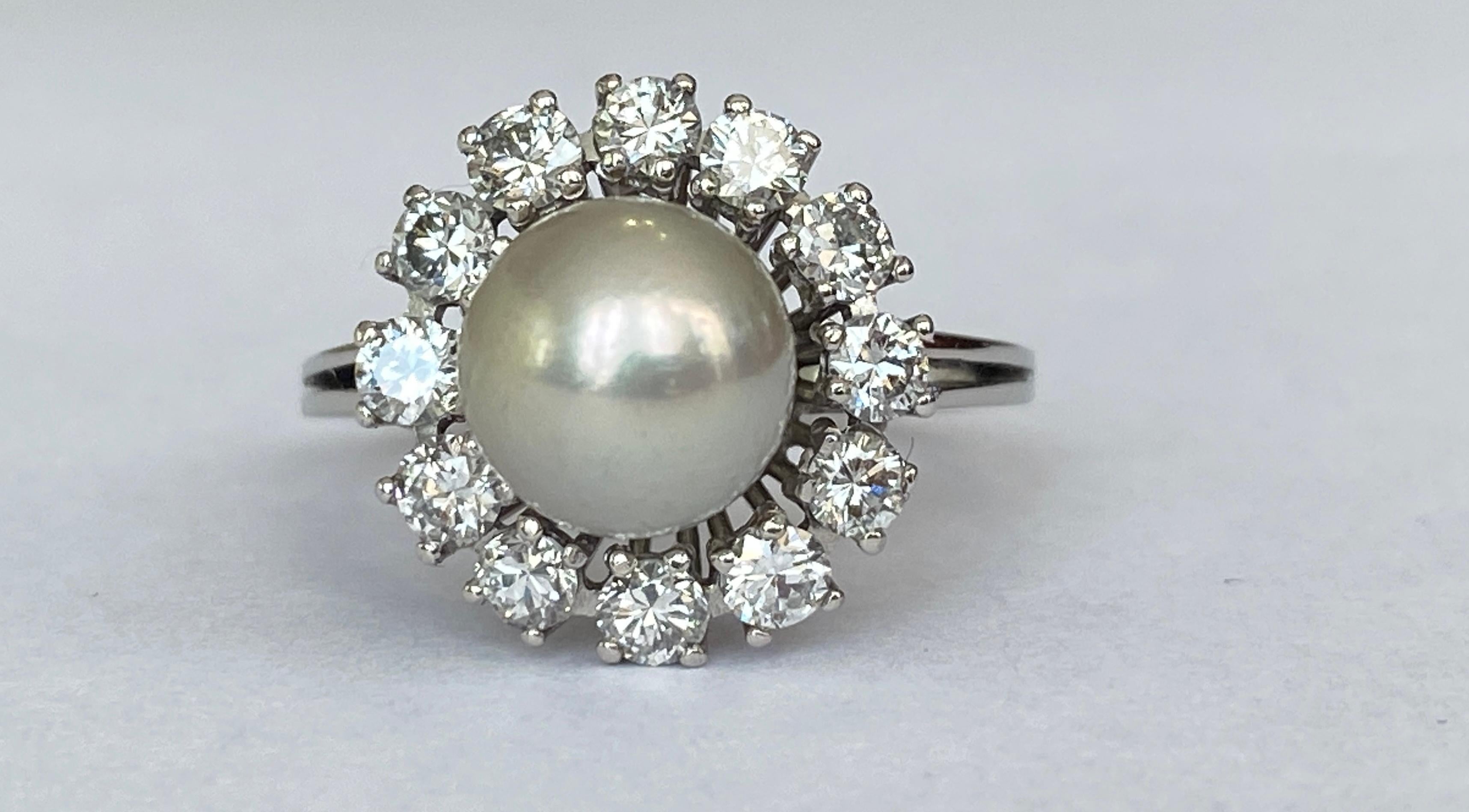 Vintage-Ring aus Weißgold mit  Süßwasserperle und  Diamanten im Zustand „Hervorragend“ in AMSTERDAM, NL