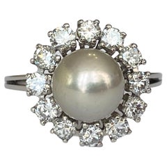 Vintage-Ring aus Weißgold mit  Süßwasserperle und  Diamanten