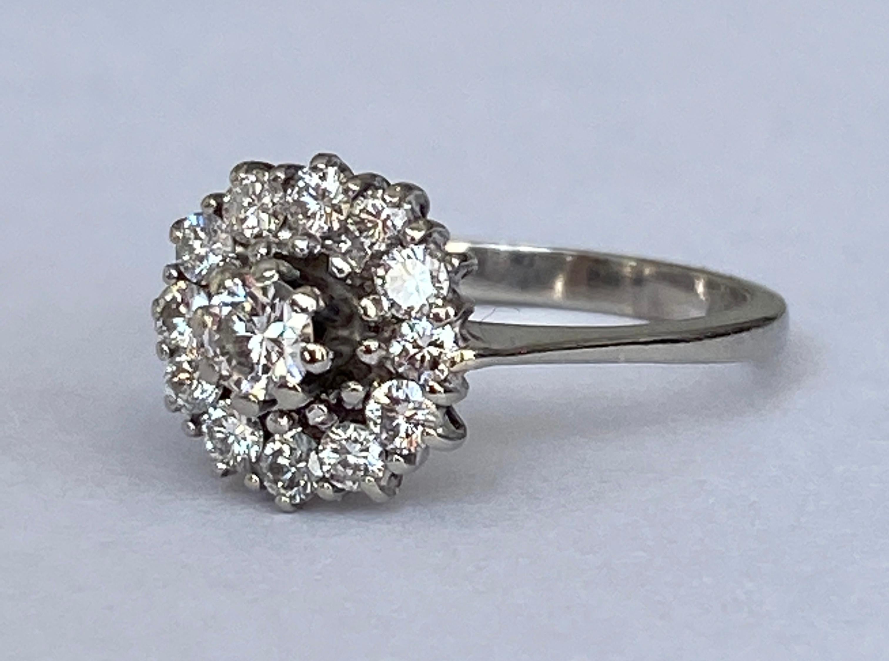 Donna Anello di fidanzamento con diamanti a rosetta in oro bianco 18 kt vintage in vendita