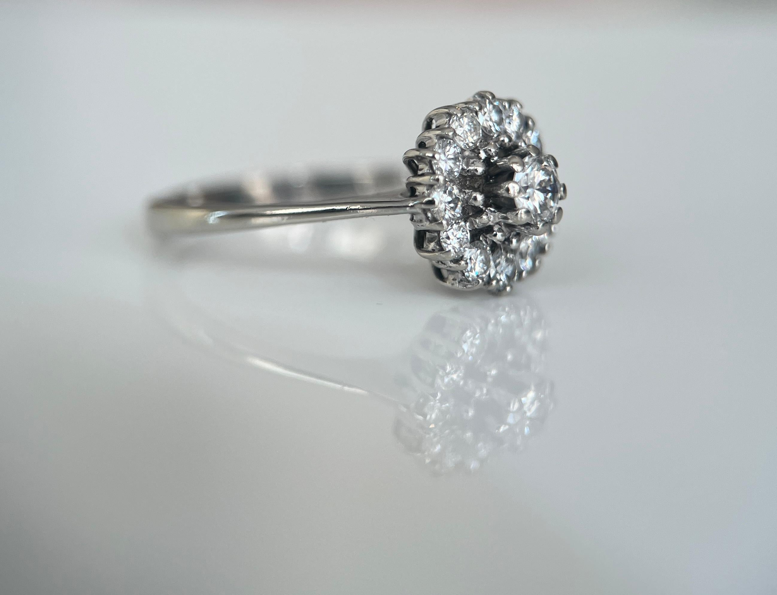 Anello di fidanzamento con diamanti a rosetta in oro bianco 18 kt vintage in vendita 1