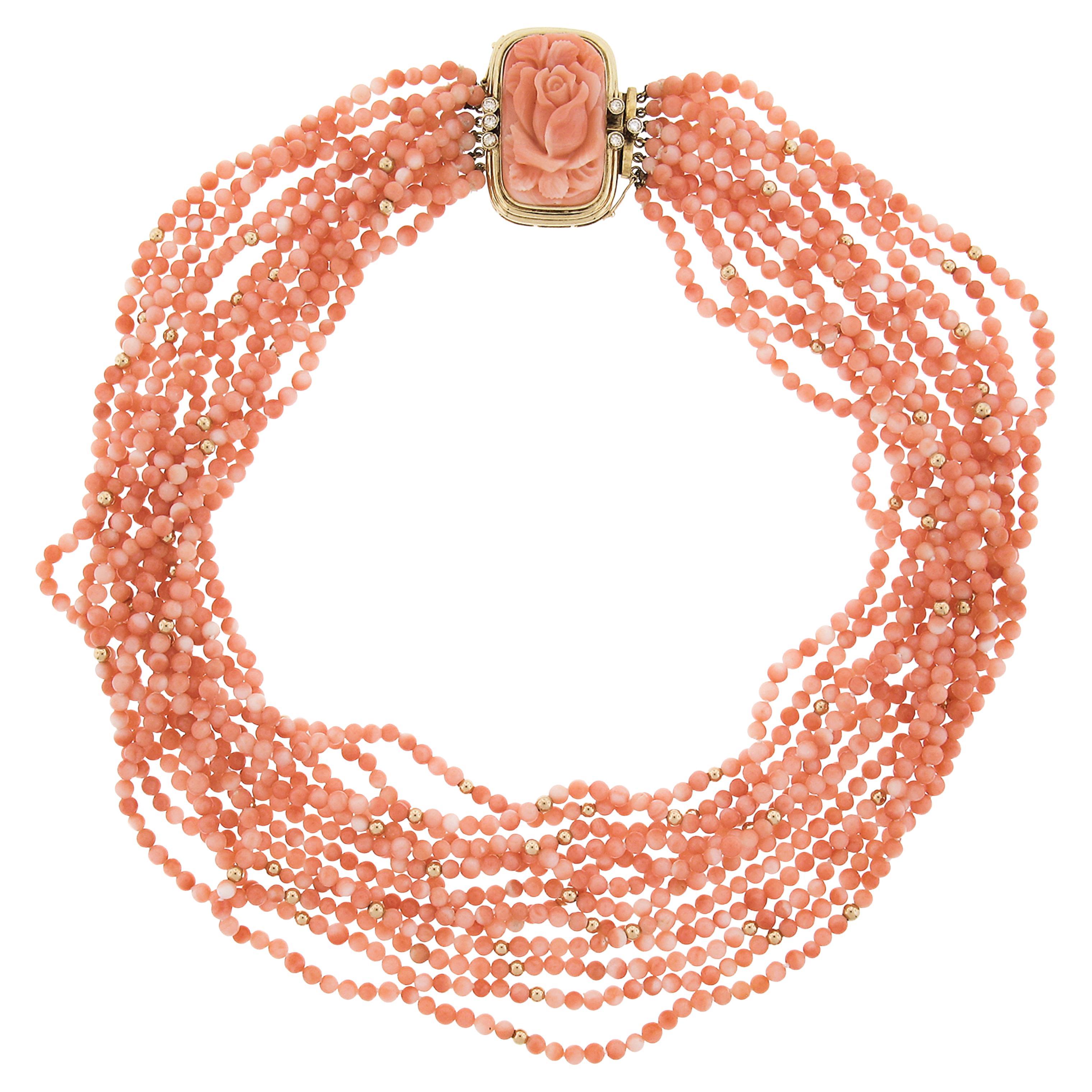 Collier vintage de 18 pouces à plusieurs rangs de corail avec fermoir/pendentif en corail sculpté en or 14 carats