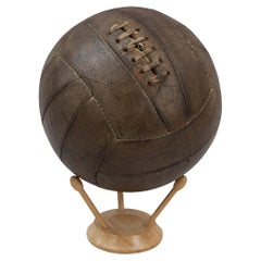 Fútbol de cuero con cordones vintage de 18 paneles.