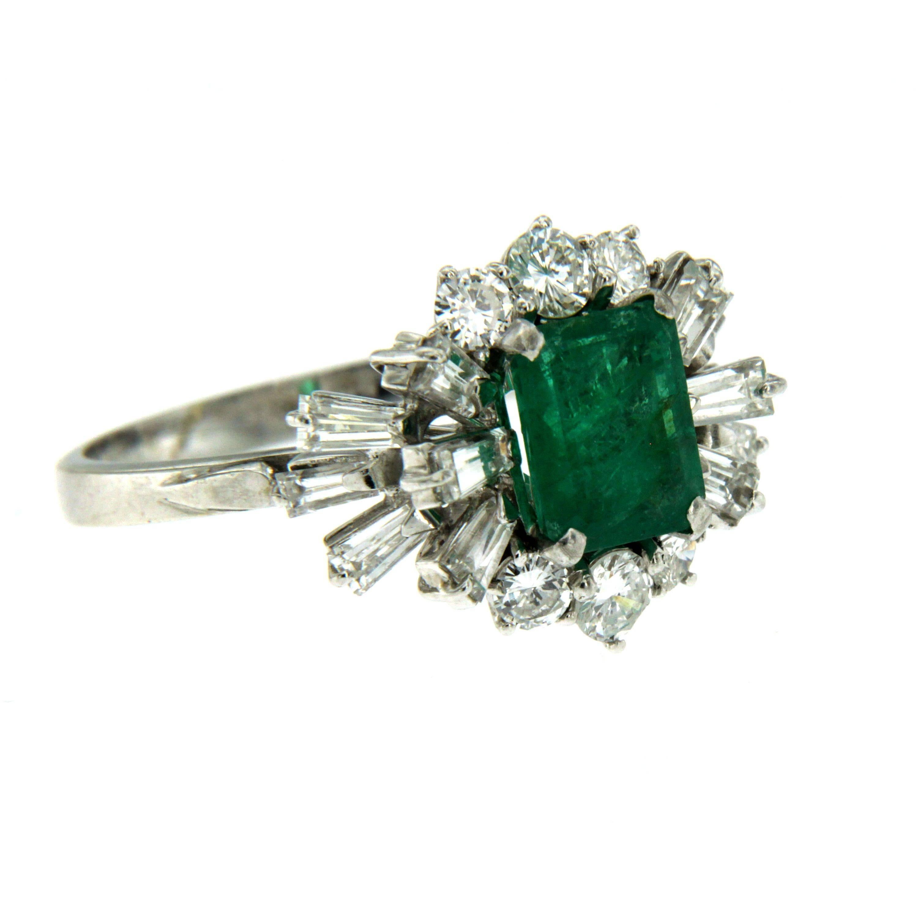 Fine and impressive engagement ring centering an emerald cut natural Colombian Emerald weighing 1.80 carat, flanked by 1.50 carats of baguette and round brilliant cut diamonds G color VVS. All set in 18K white gold.

CONDITION: Pre-owned -