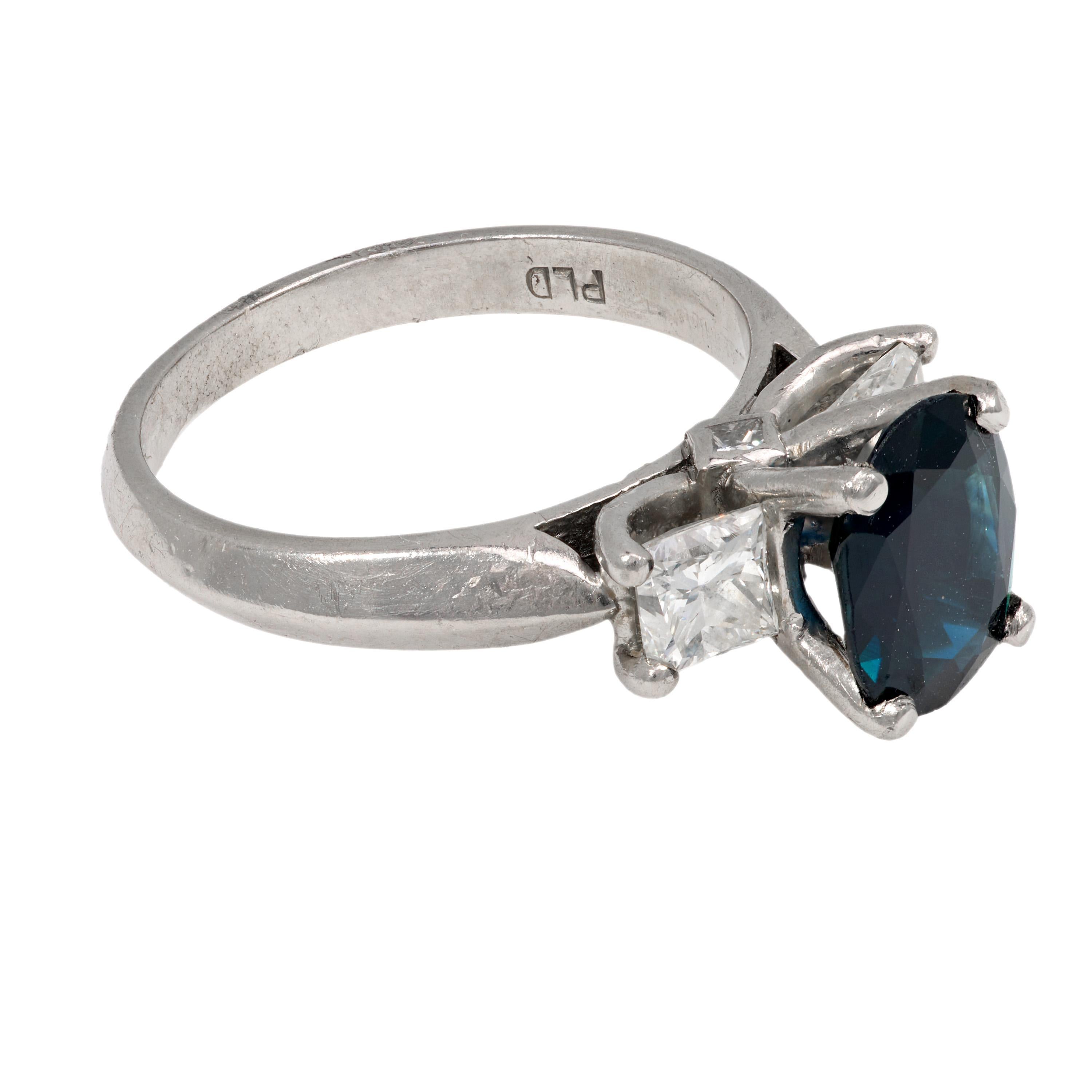 Vintage 1.80 carat sapphire diamond 18k white gold ring In Good Condition For Sale In Beverly Hills, CA