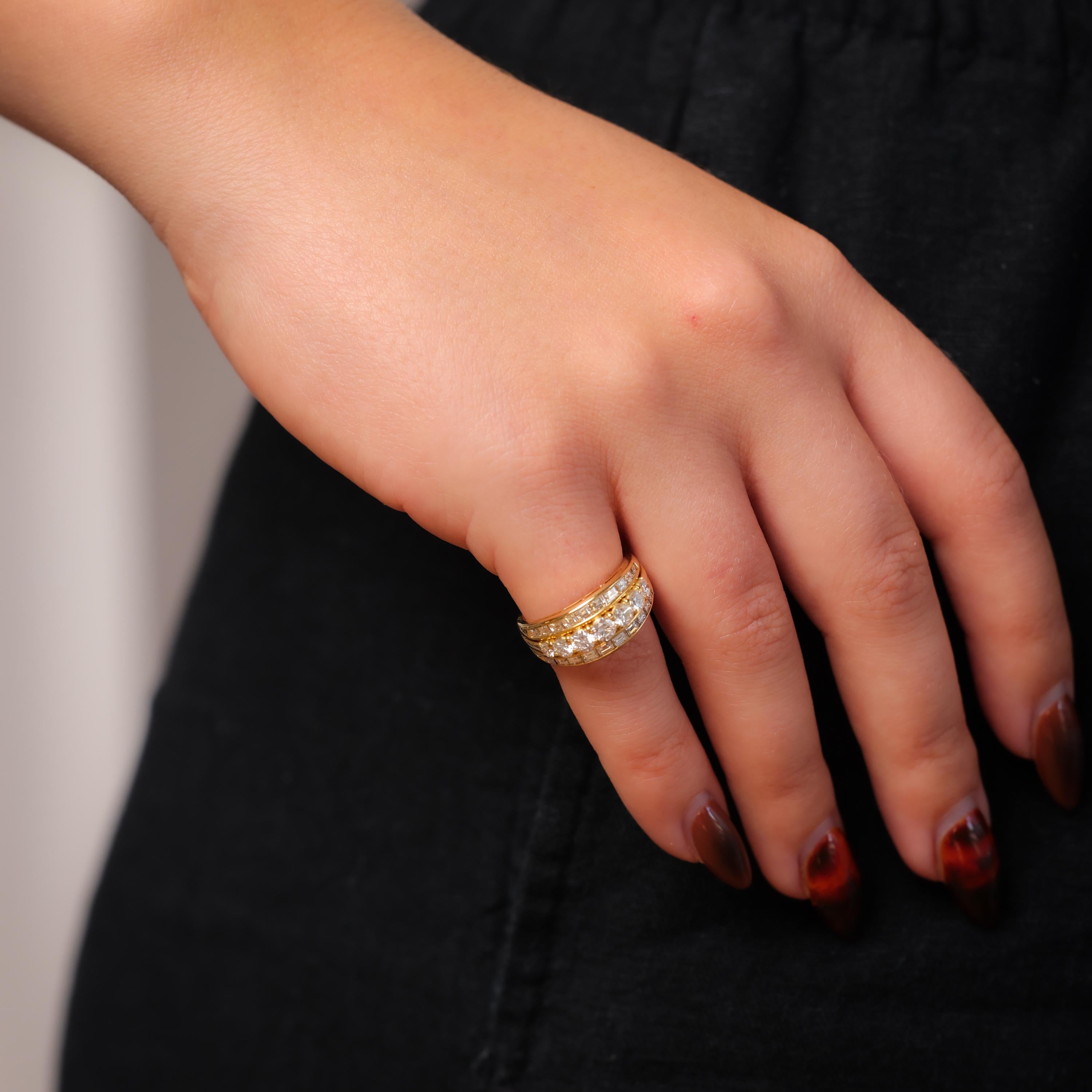 This vintage three-row band in 18k yellow gold sparkles with radiant diamonds, seamlessly blending brilliant and baguette cuts for a timeless and sophisticated design.

Center stone: 7 round brilliant and 20 baguette cut diamonds 
Total diamond