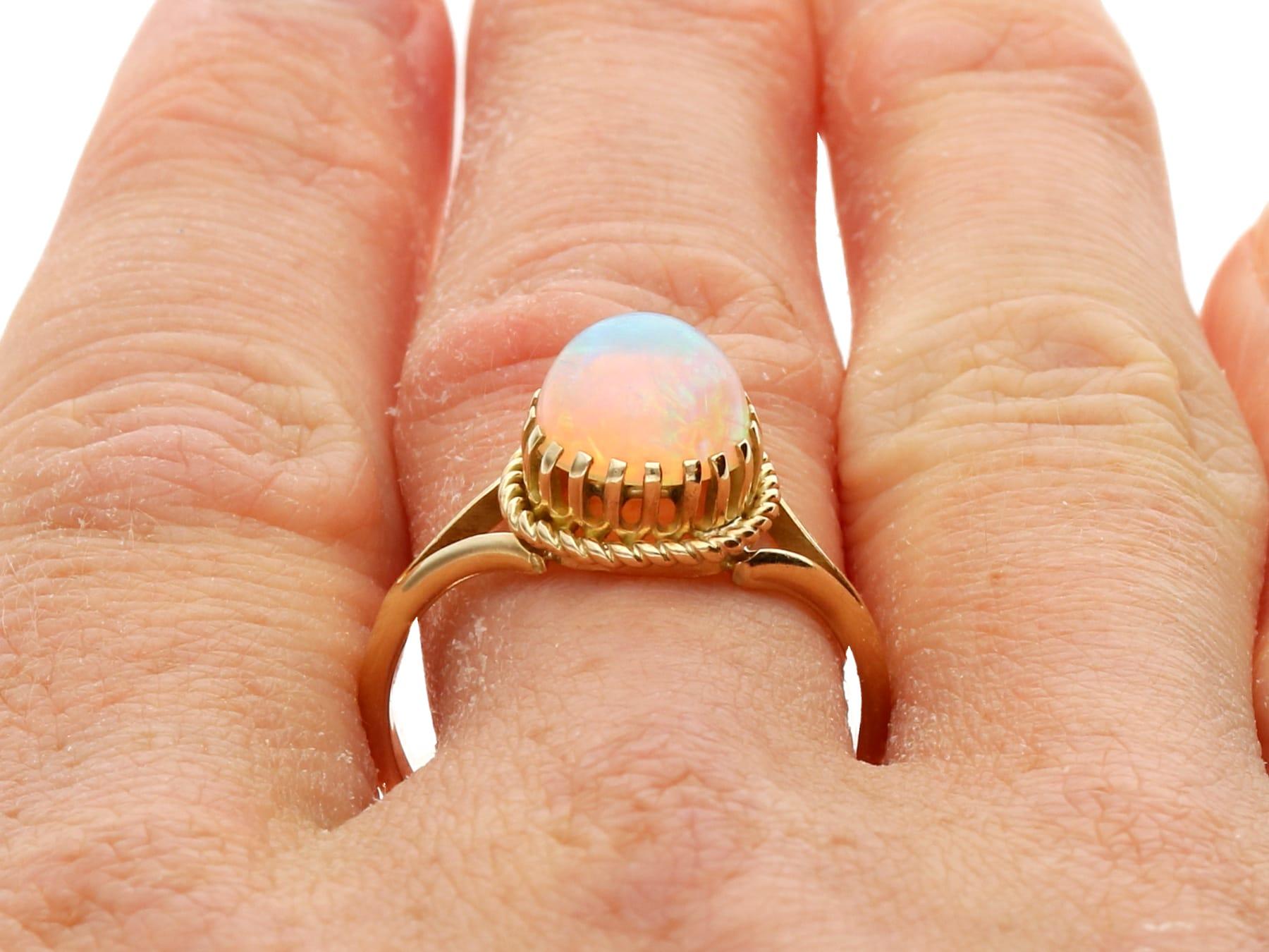 Vintage 1.80ct Opal and 9k Yellow Gold Ring Circa 1950 For Sale 4