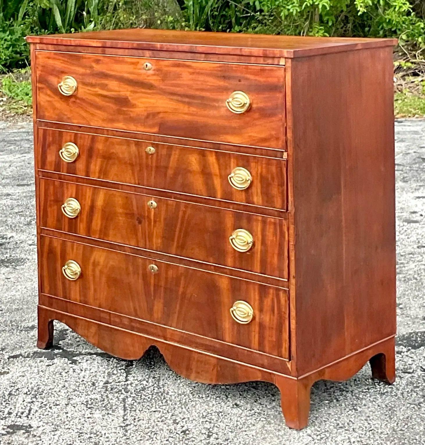 Vintage 1810 Federal Period Hepplewhite Flame Mahogany Chest of Drawers For Sale 3