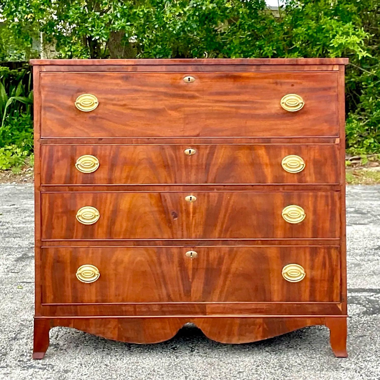 Vintage 1810 Federal Period Hepplewhite Flame Mahogany Chest of Drawers For Sale 4