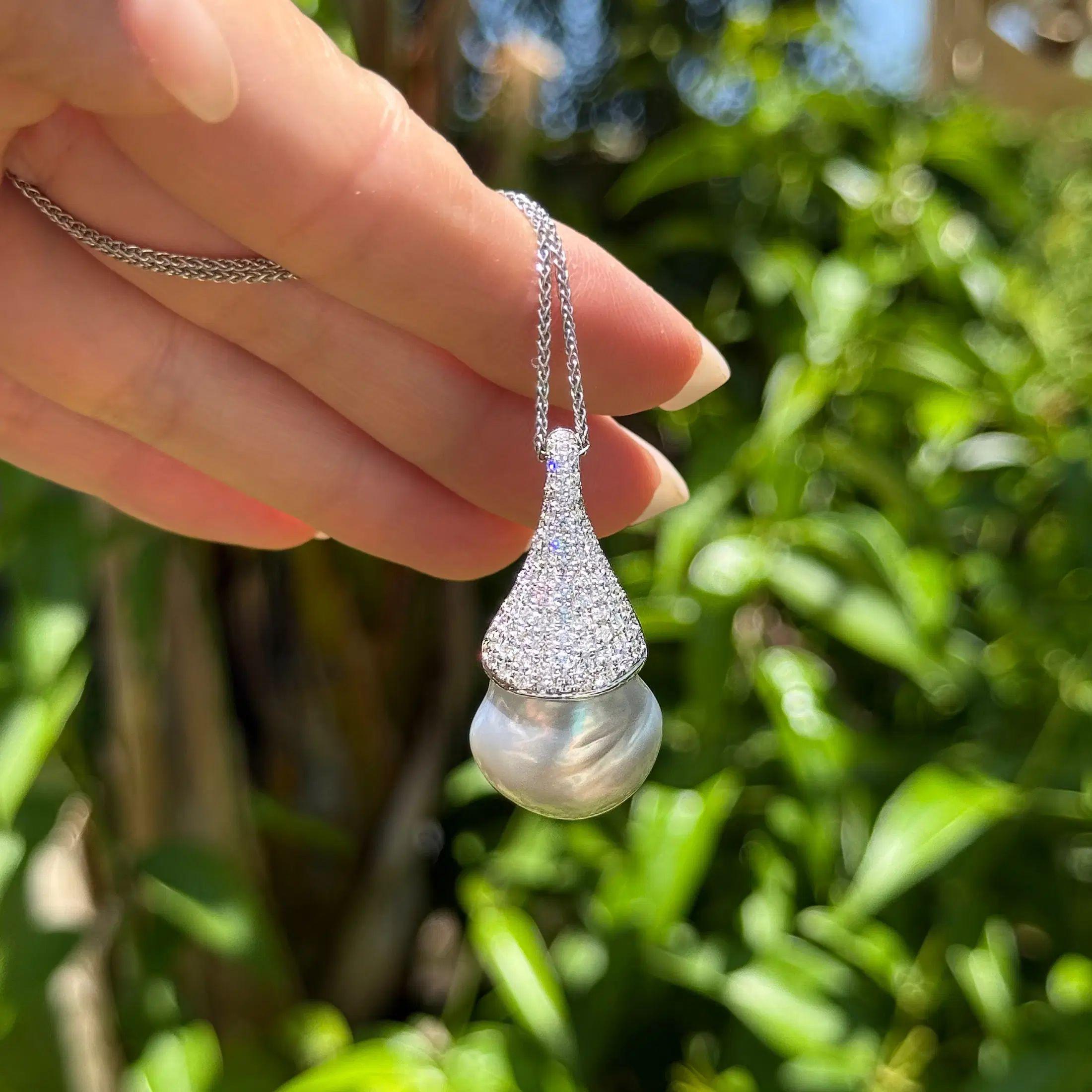 Modernist Vintage 18.25mm Baroque Pearl and Diamond Pave Gold Drop Pendant Necklace For Sale
