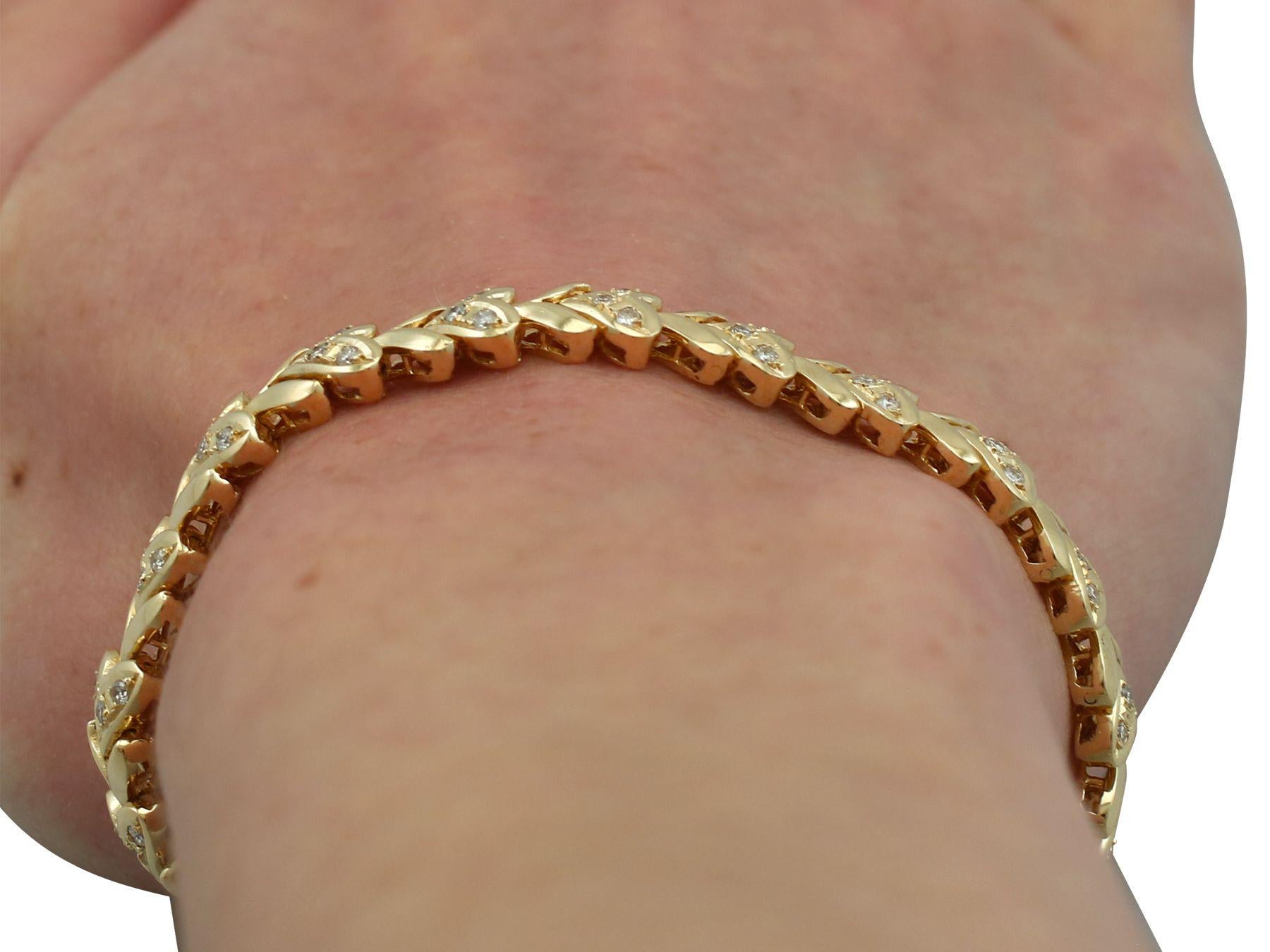 Vintage 1.82ct Diamond and Yellow Gold Bracelet Circa 1980 For Sale 4