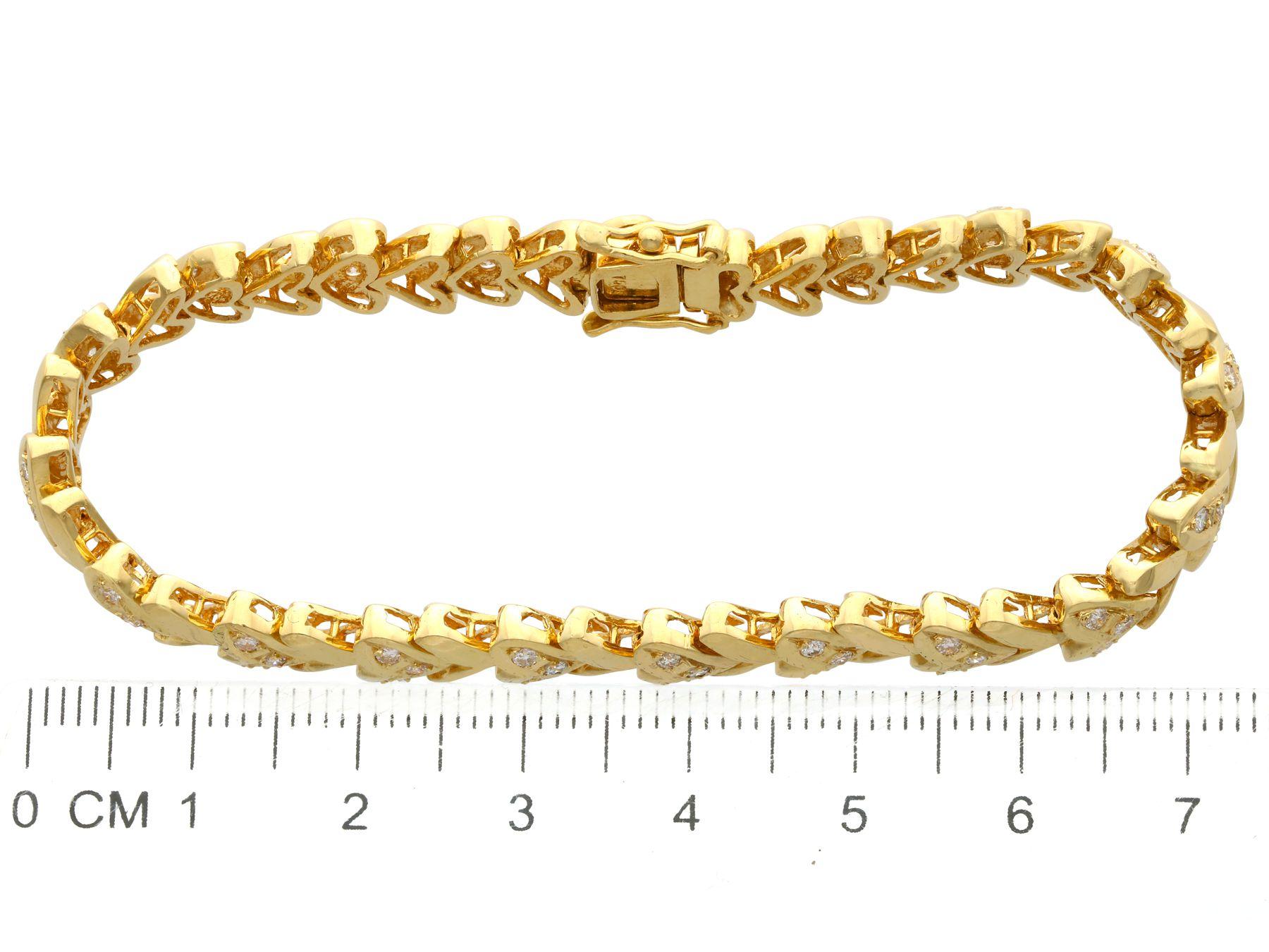 Vintage 1.82ct Diamond and Yellow Gold Bracelet Circa 1980 For Sale 1