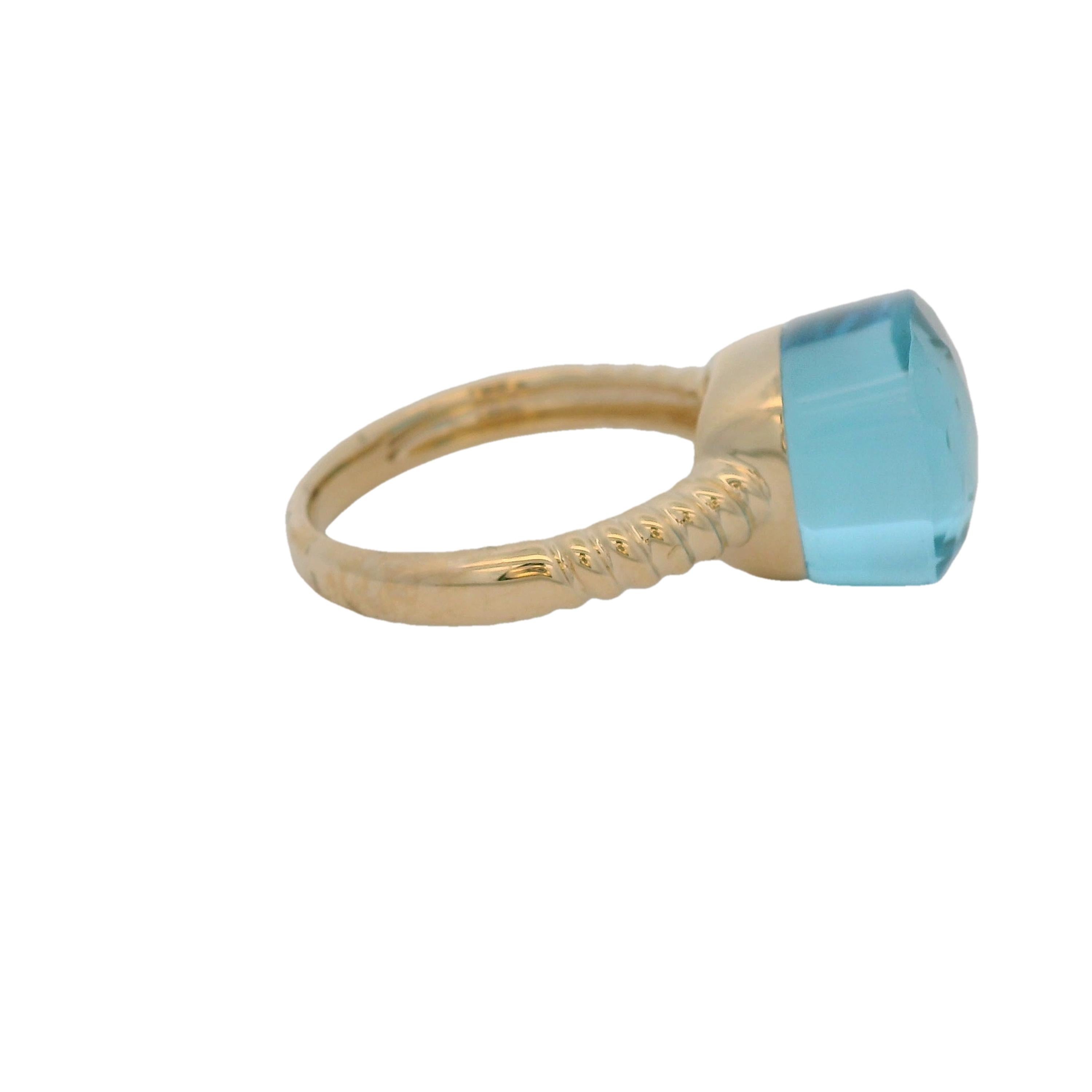 Contemporaneo Anello vintage con topazio blu taglio cuscino da 18,3 carati in oro giallo 14 carati in vendita