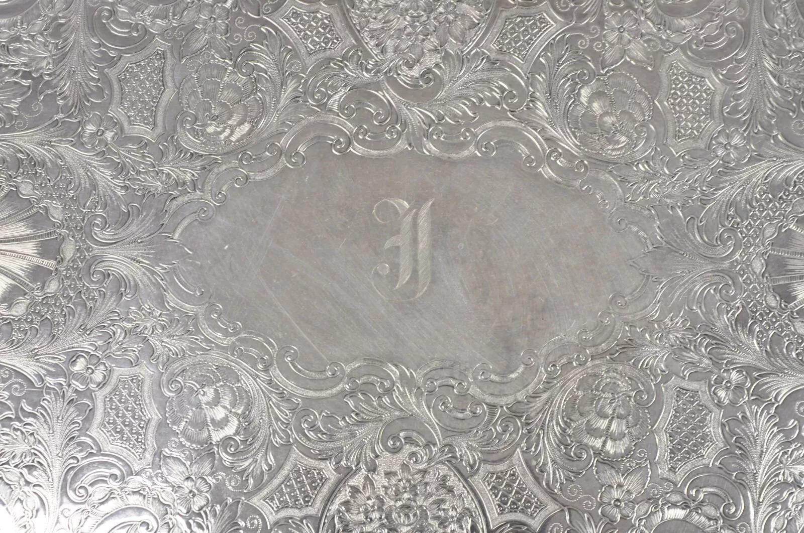 Bandeja de servir chapada en plata Vintage 1847 Rogers Bros Remembrance 9898 en Bueno estado para la venta en Philadelphia, PA