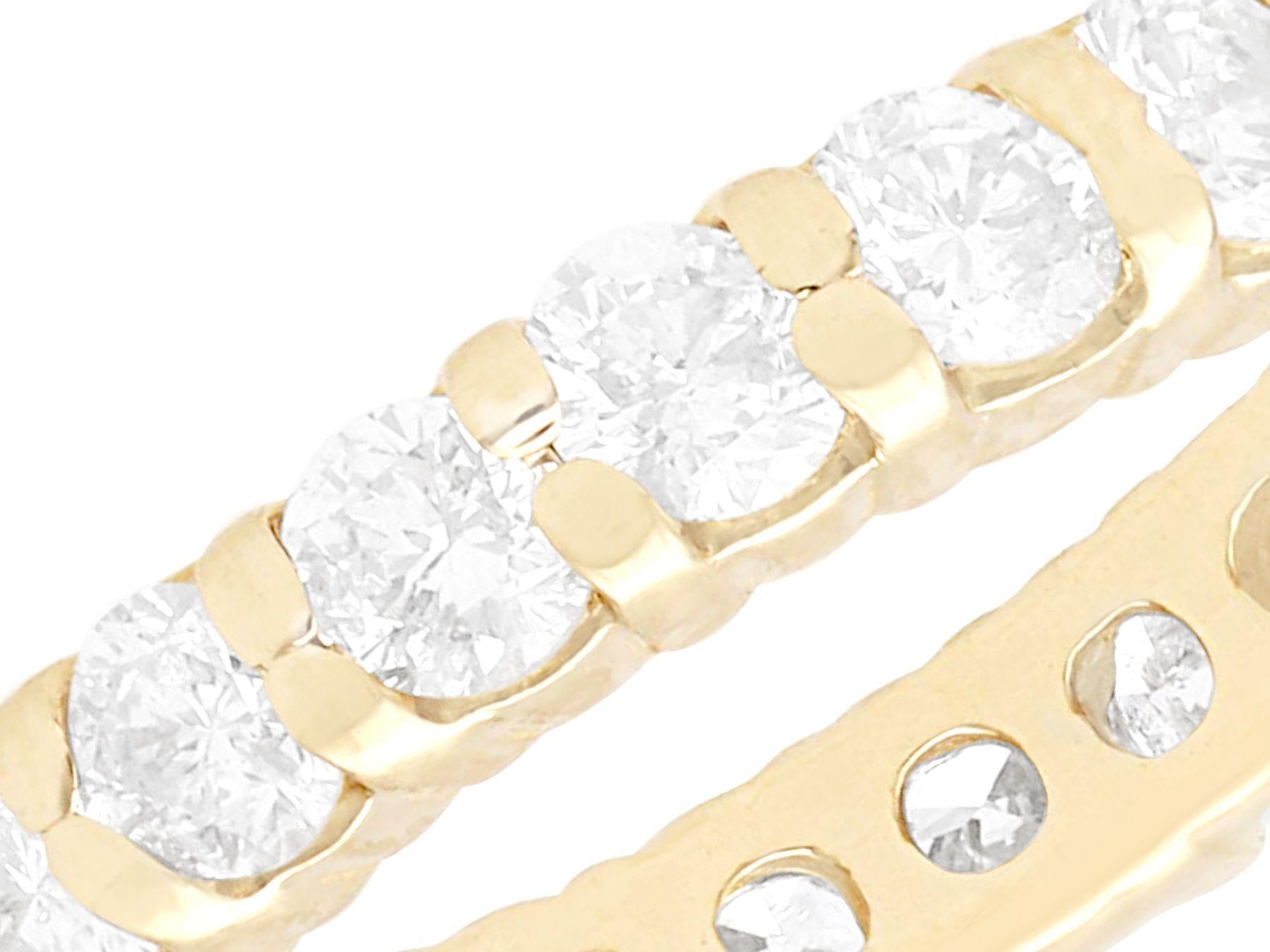 Vintage 1,84 Karat Diamant und 14 Karat Gelbgold Eternity-Ring in voller Eternity (Brillantschliff) im Angebot