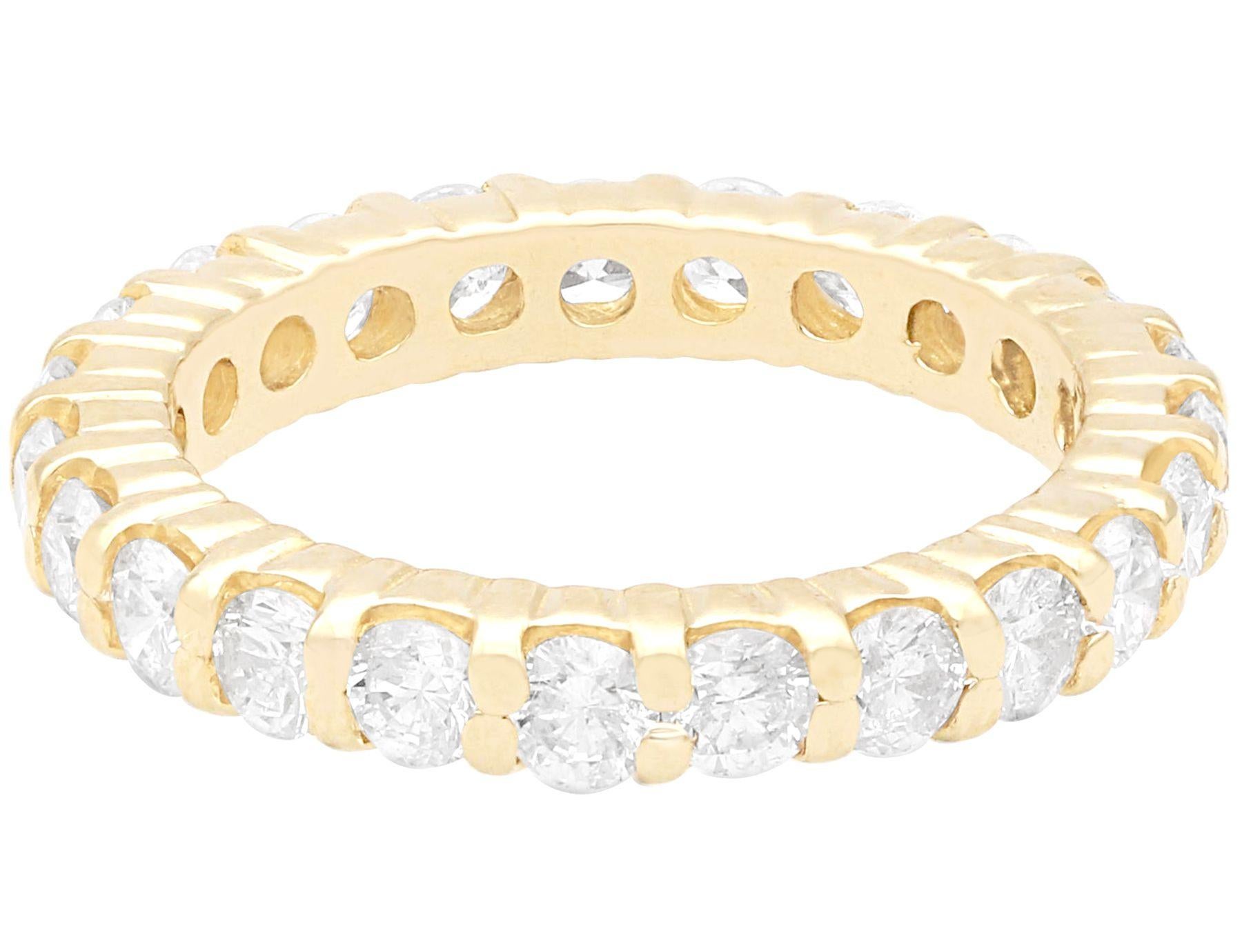 Vintage 1.84ct Diamond and 14ct Yellow Gold Full Eternity Ring In Excellent Condition For Sale In Jesmond, Newcastle Upon Tyne