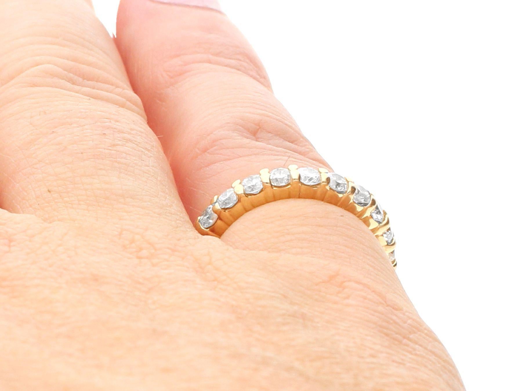 Vintage 1,84 Karat Diamant und 14 Karat Gelbgold Eternity-Ring in voller Eternity im Angebot 3