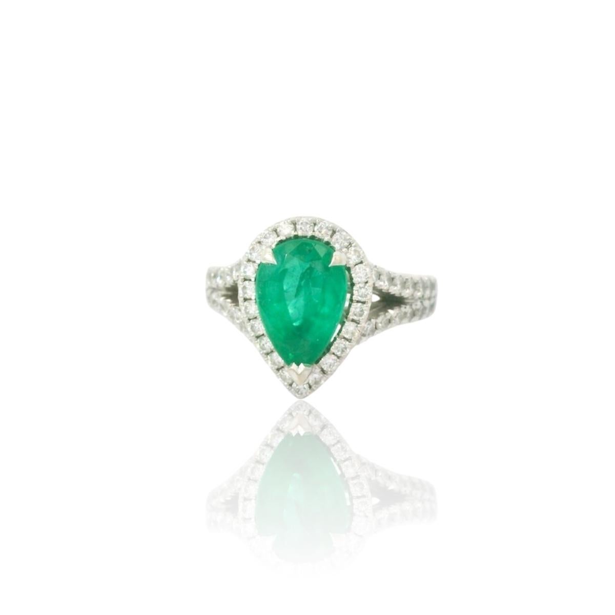 Vintage 1,85 Karat Smaragd und Diamantring in Birnenform im Zustand „Hervorragend“ im Angebot in Uccle, BE