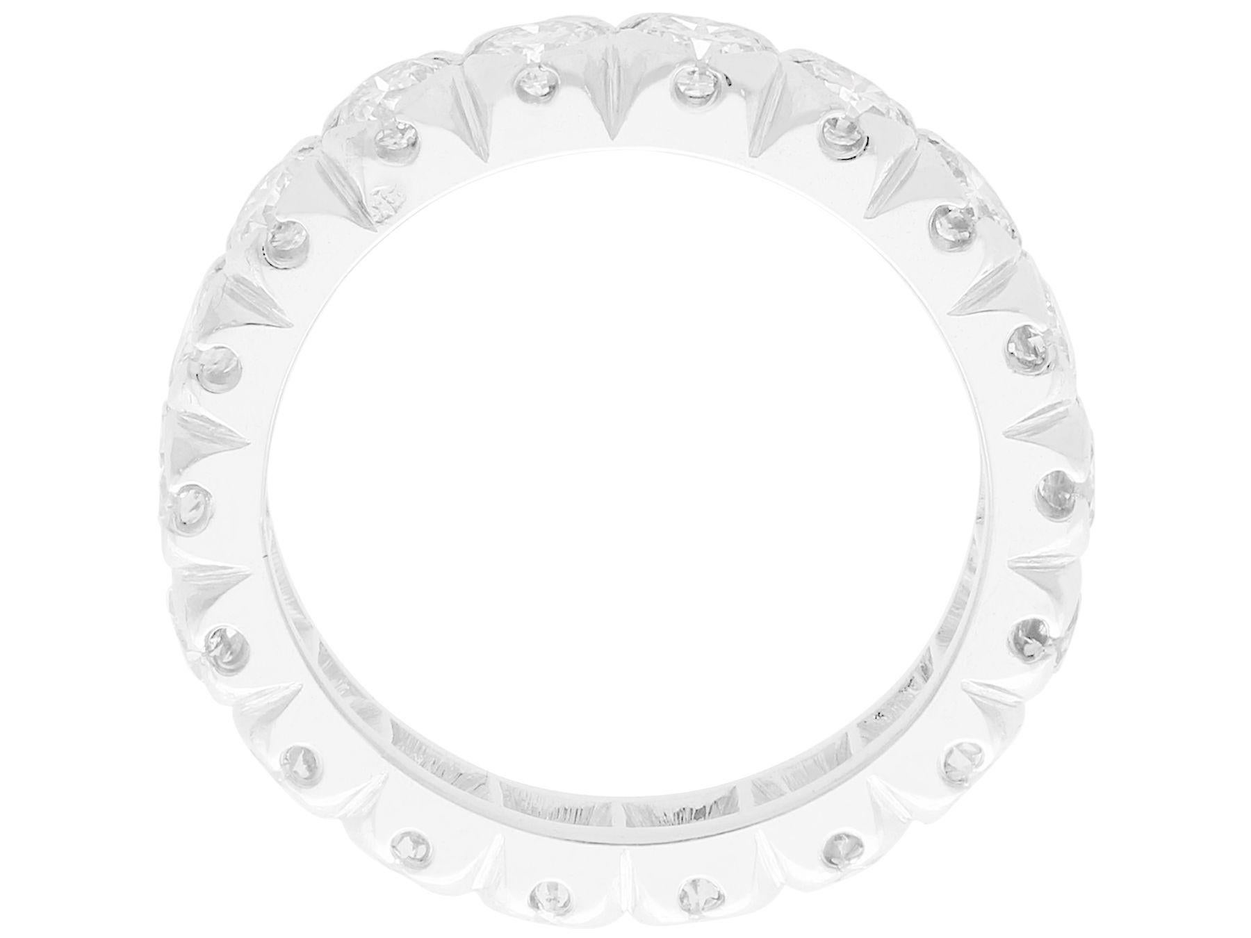 Eternity-Ring aus Platin mit 1,85 Karat Diamant für Damen oder Herren im Angebot