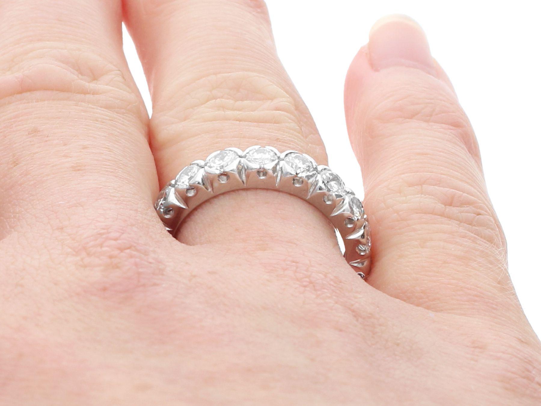 Eternity-Ring aus Platin mit 1,85 Karat Diamant im Angebot 3