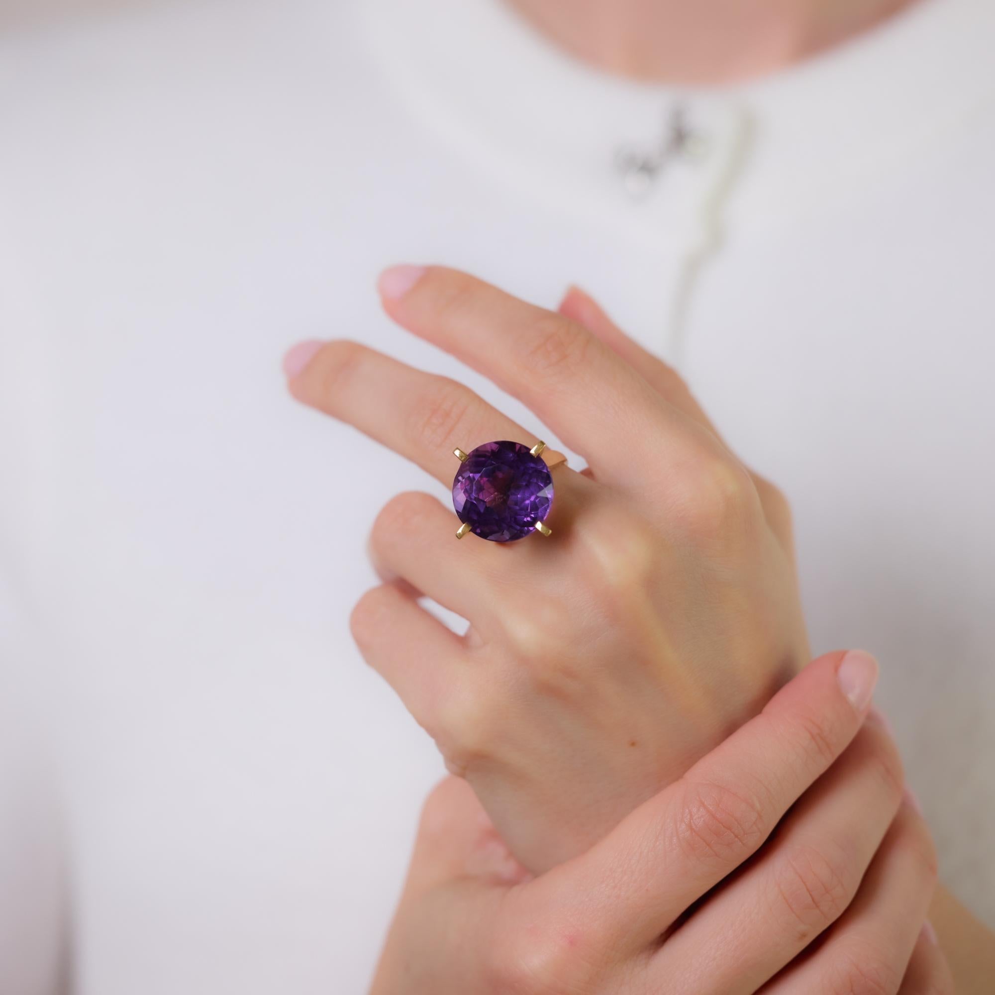 This vintage 18k yellow gold cocktail ring features a mesmerizing round brilliant cut amethyst weighing approximately 18.50 carats. A bold statement piece with refined elegance, hallmarked with purity and maker’s marks. Circa 1980s.

Center stone: