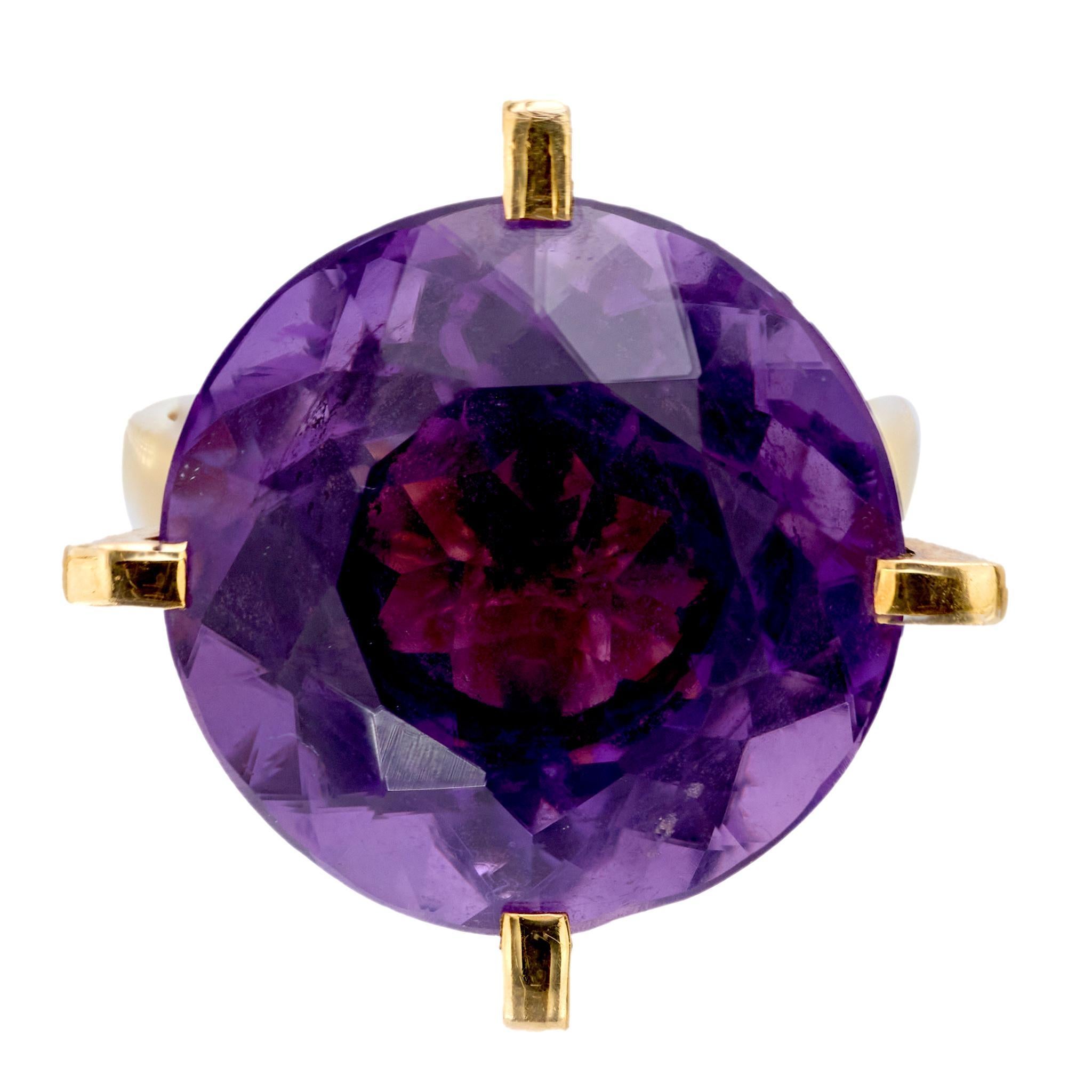 Modern Vintage 18.50 carat amethyst 18k yellow gold cocktail ring For Sale
