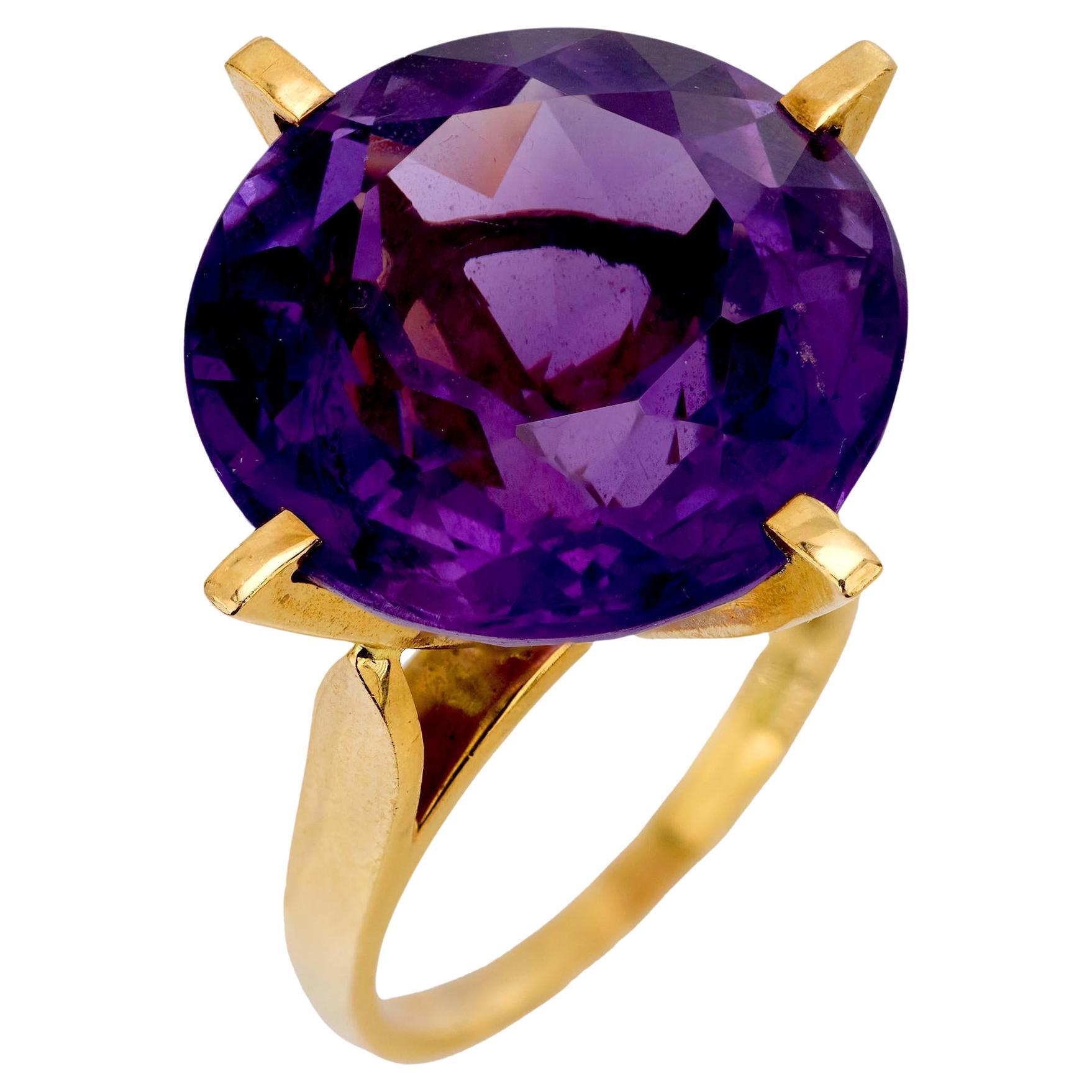 Vintage 18.50 carat amethyst 18k yellow gold cocktail ring