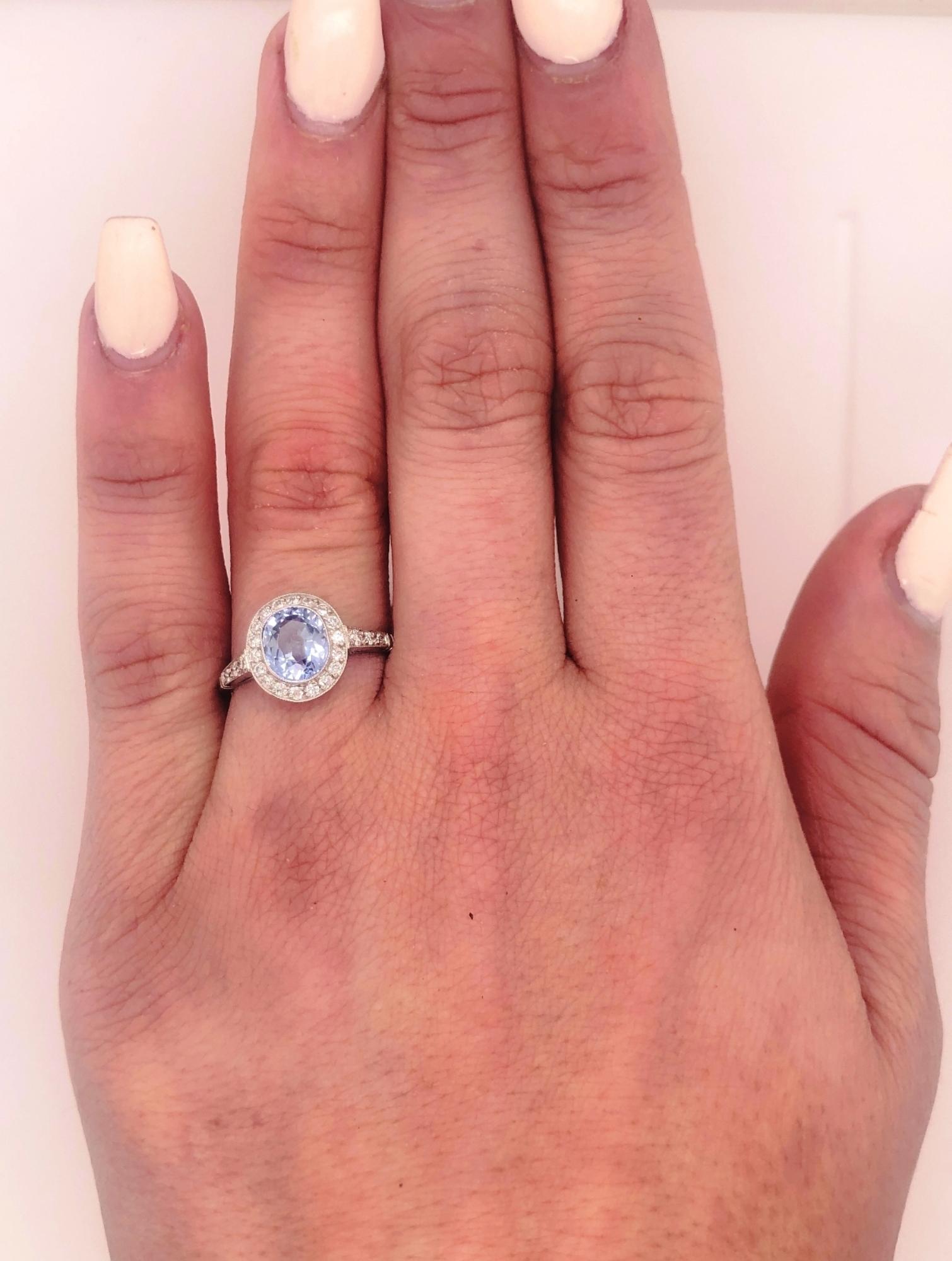 Vintage 1.86 Ceylon Sapphire Diamonds Platinum Halo Ring In Good Condition For Sale In Woodland Hills, CA