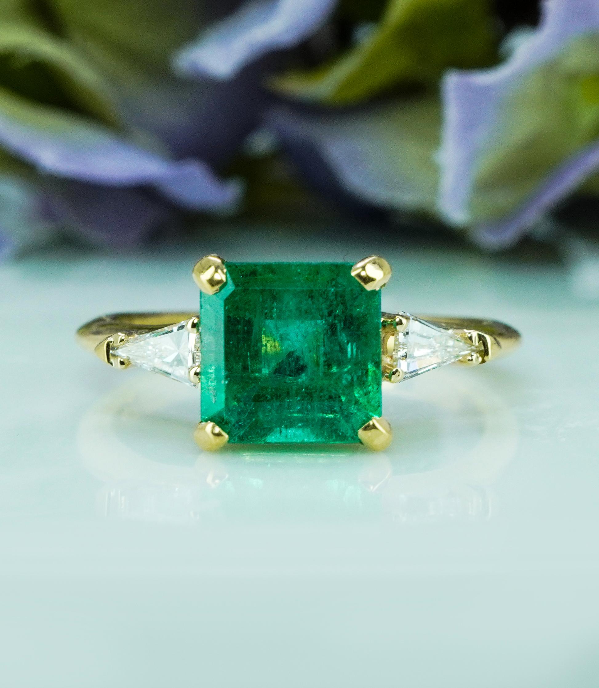Vintage 1.86ct Smaragd Trilliant Diamant 3-Stein Statement Ring Estate im Angebot 1