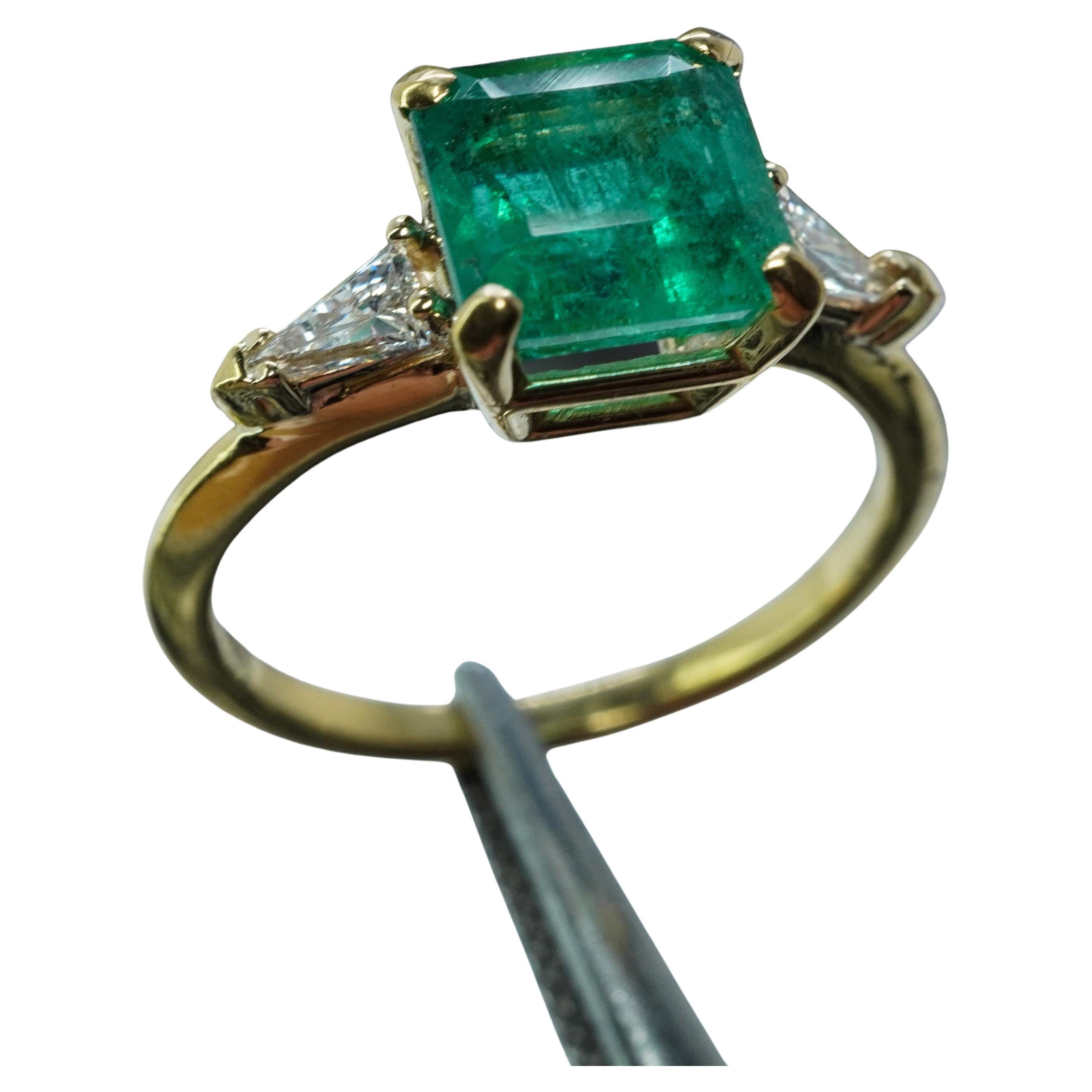 Vintage 1.86ct Smaragd Trilliant Diamant 3-Stein Statement Ring Estate im Angebot