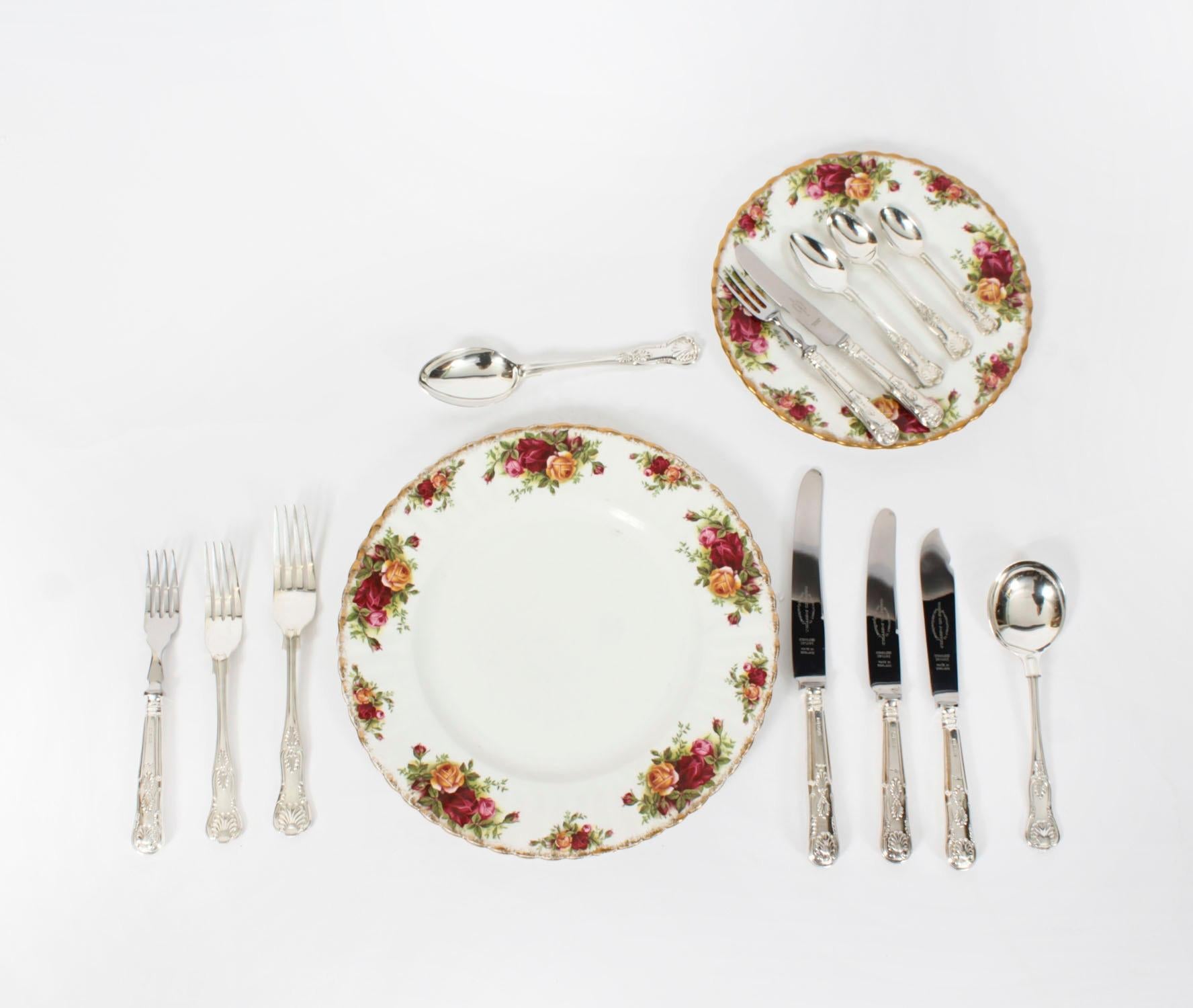Mid-20th Century Vintage 187 Piece Canteen 12 Place Sterling Silver Cutlery Viners 20th Century