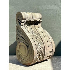 Vintage 1880s Monumental Distressed Wood Corbel (Corbeau en bois vieilli)
