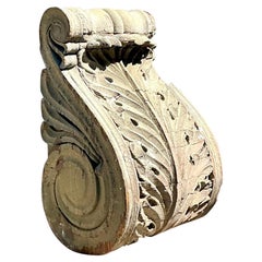 Vintage 1880s Monumental Distressed Wood Corbel (Corbeau en bois vieilli)
