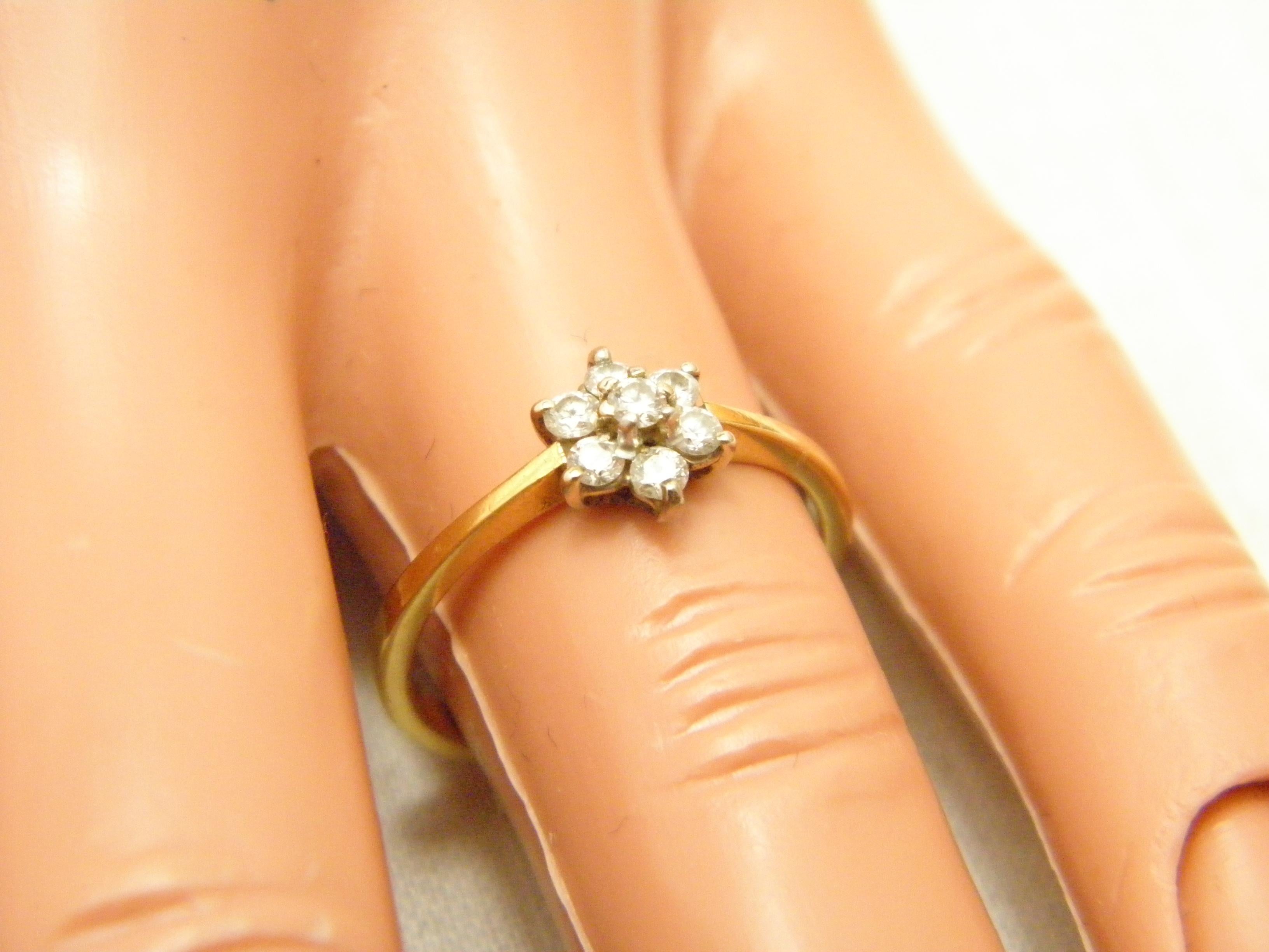 Vintage 18ct Gold 0.64 cttw Diamond Cluster Engagement Ring Size K 5.25 750 For Sale 2