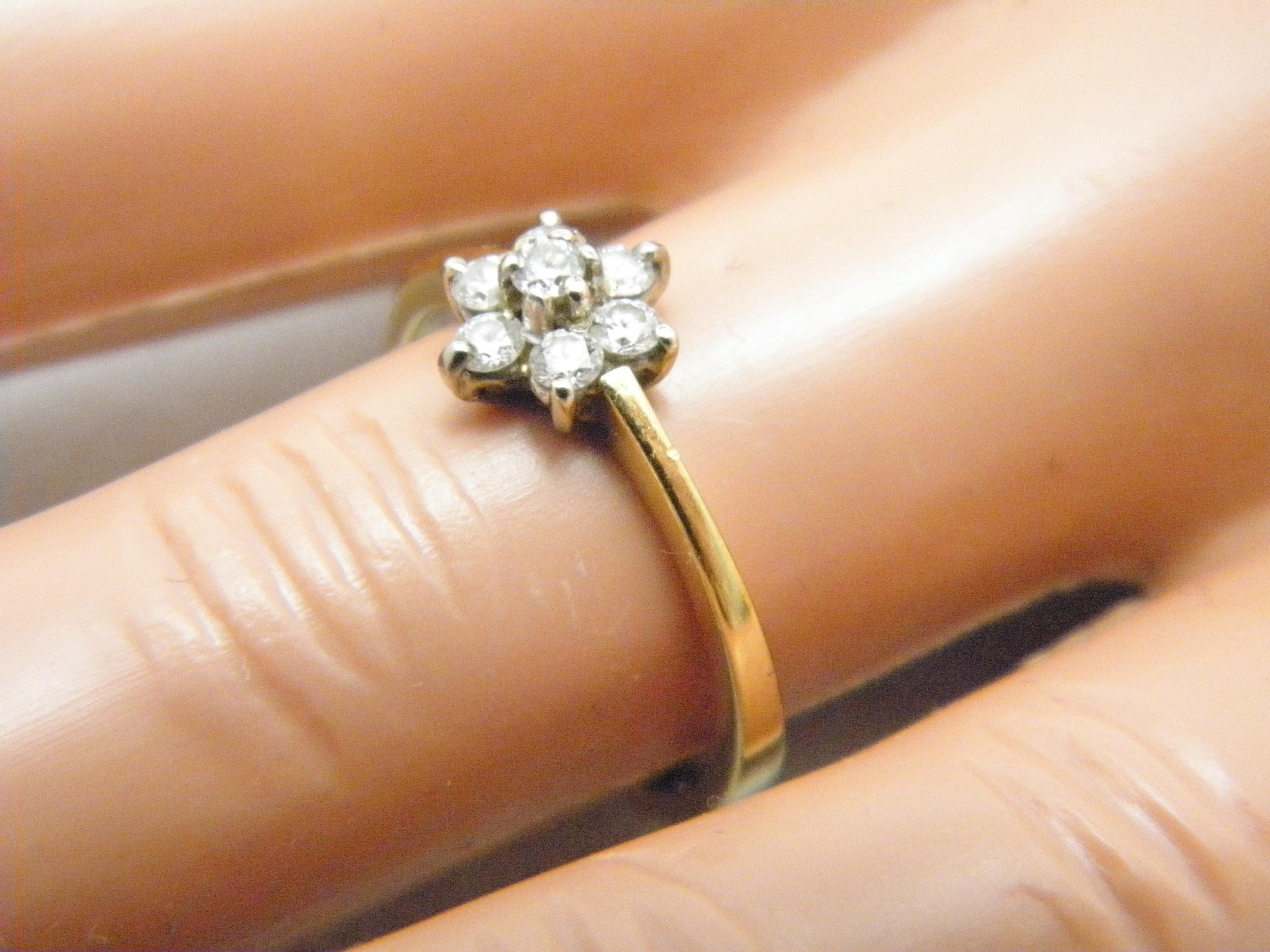 Vintage 18ct Gold 0.64 cttw Diamond Cluster Engagement Ring Size K 5.25 750 For Sale 3