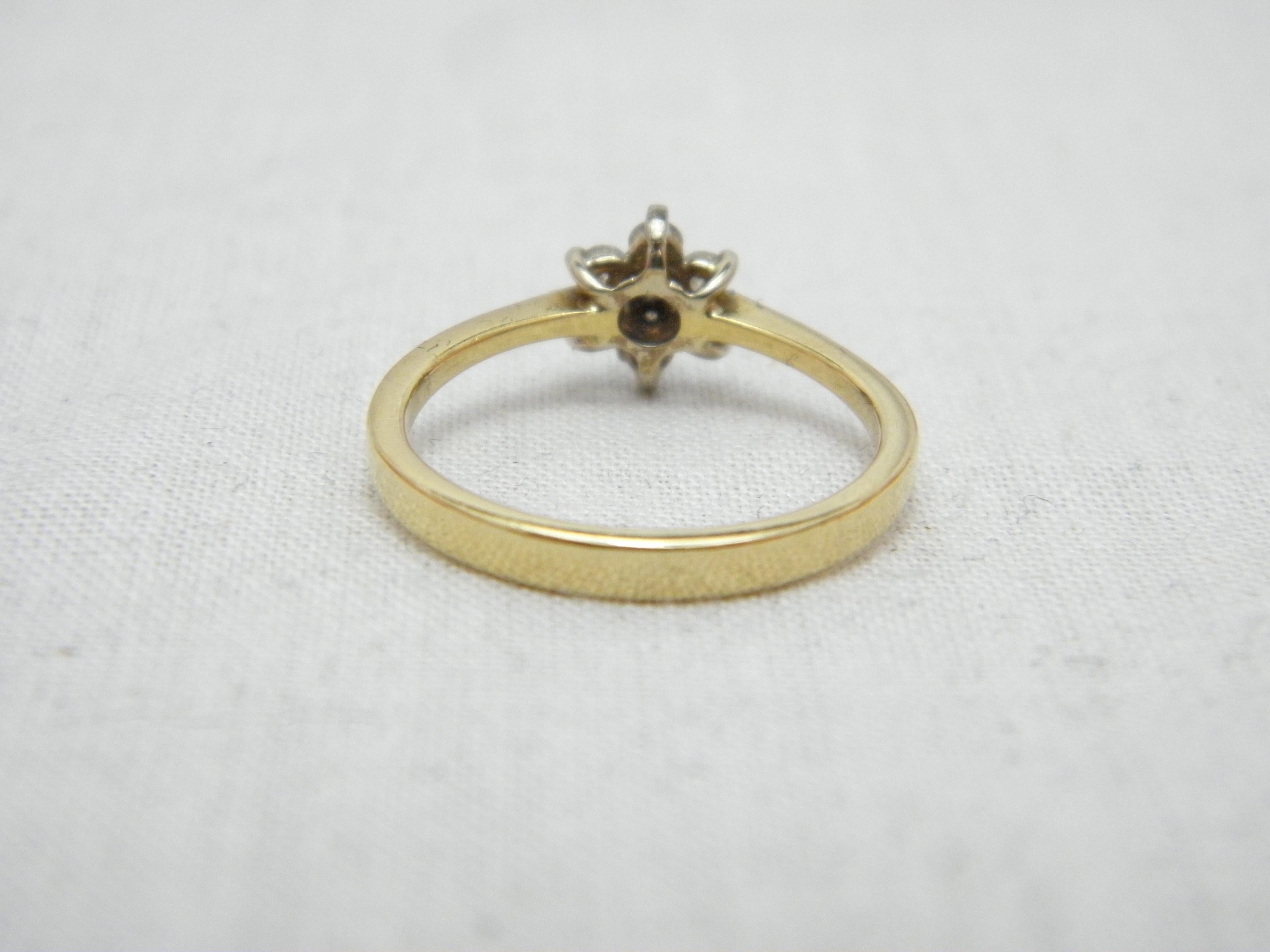 Vintage 18ct Gold 0.64 cttw Diamond Cluster Engagement Ring Size K 5.25 750 In Excellent Condition For Sale In Camelford, GB