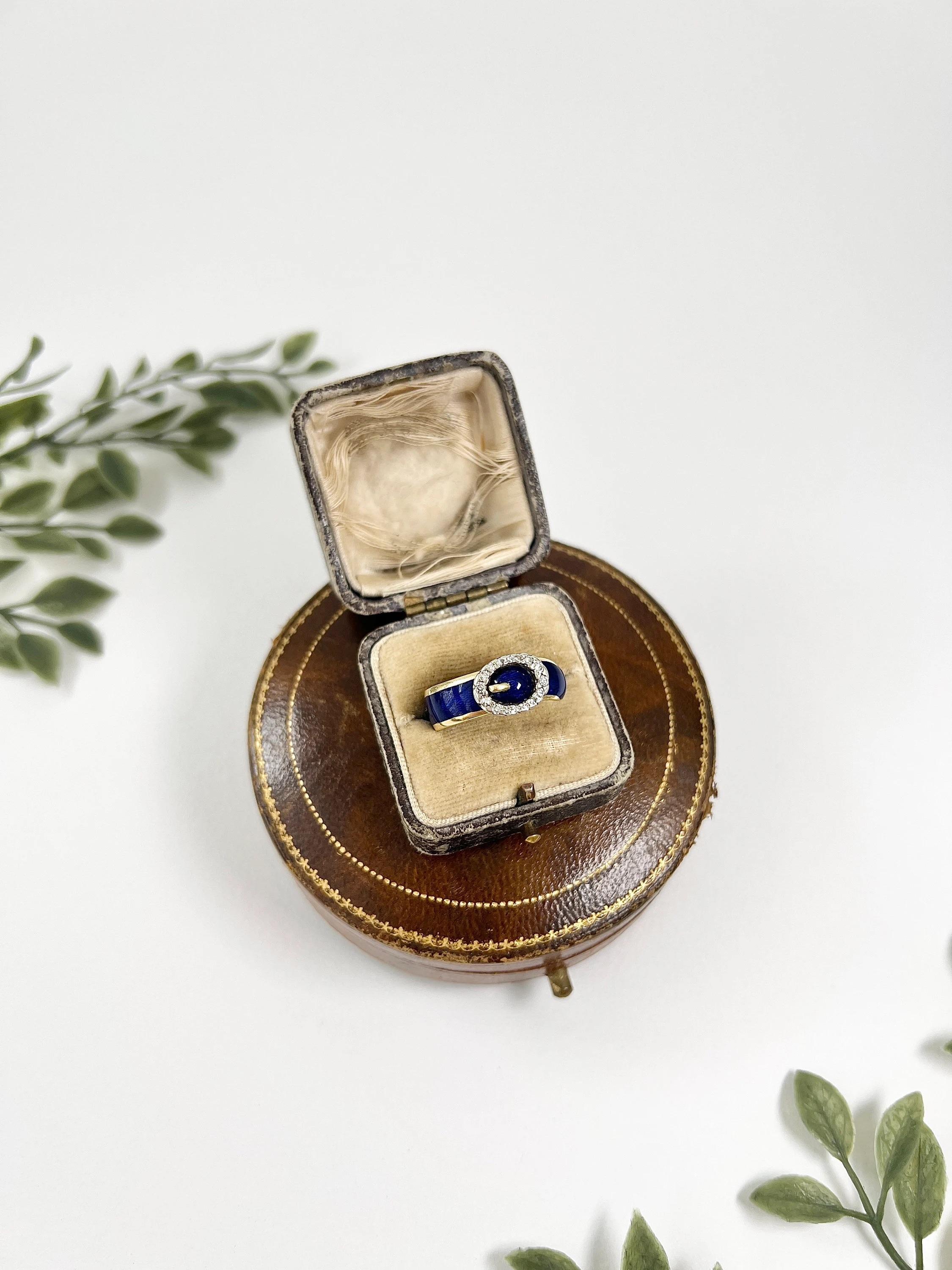 Vintage Buckle Ring 

18ct Yellow Gold Tested

Circa 1930s

Introducing a stunning vintage 1930s 18ct yellow gold belt ring, exquisitely adorned with royal blue enamel and a captivating rose-cut diamond buckle. This timeless piece elegantly captures