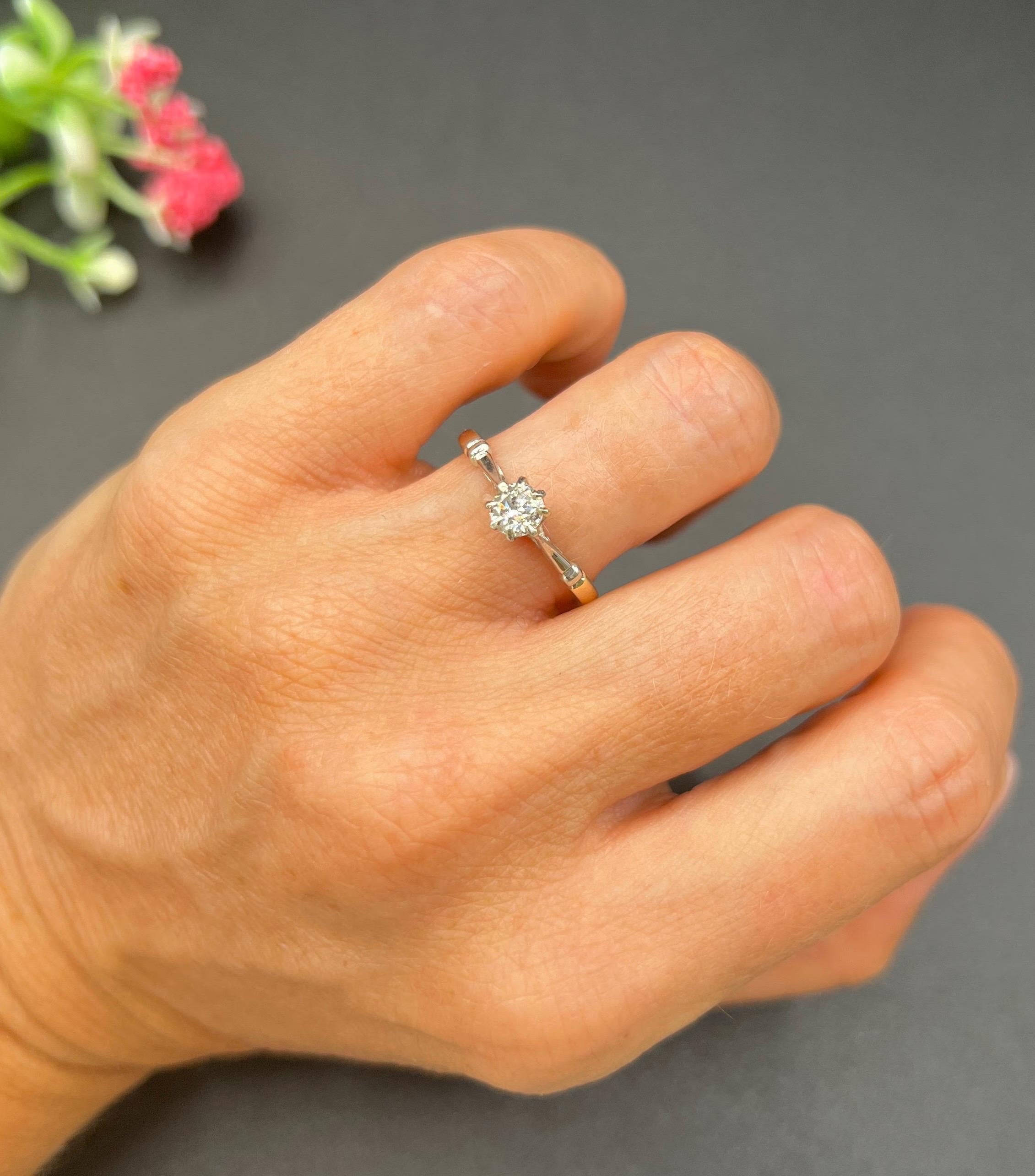 Brilliant Cut Vintage 18ct Gold, 1940s 0.40 Carat Diamond Single Stone Engagement Ring For Sale