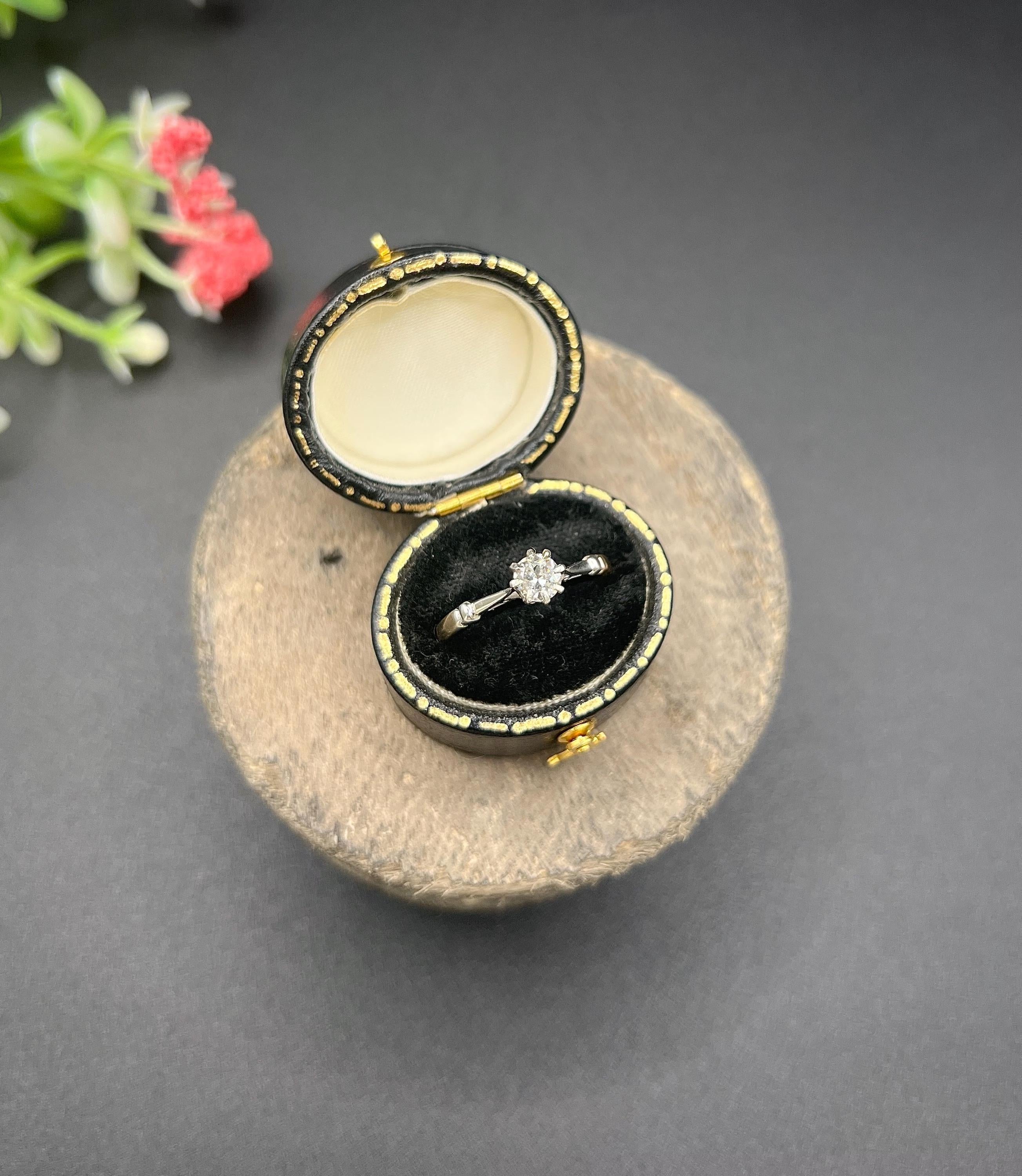Vintage 18ct Gold, 1940s 0.40 Carat Diamond Single Stone Engagement Ring For Sale 1